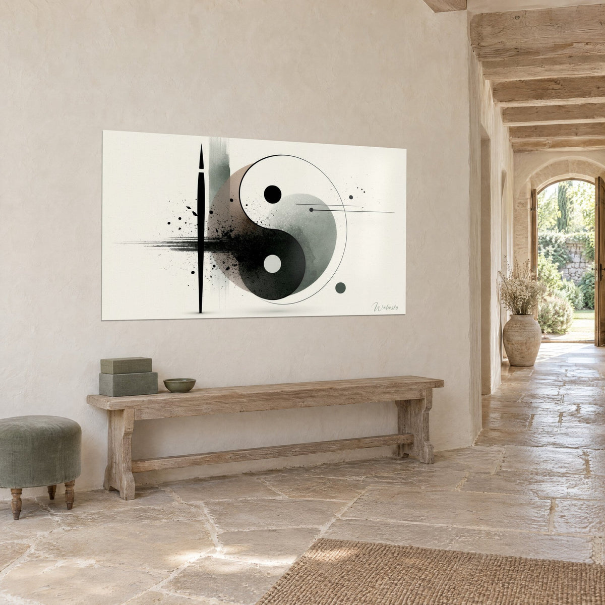 Schilderij taosymbool in parelgrijze en taupebruine cirkel, verticale zwarte penseelstreek, op een gestuukte muur, gang met lichte steen