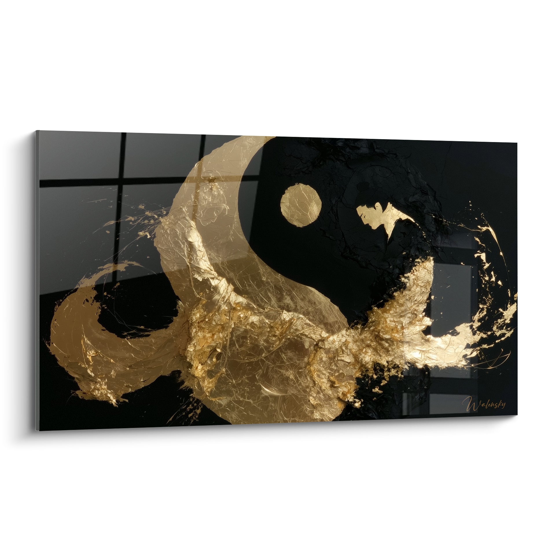 Yin Yang doré texturé se déploie sur fond noir profond, matière en fusion et reliefs métalliques.