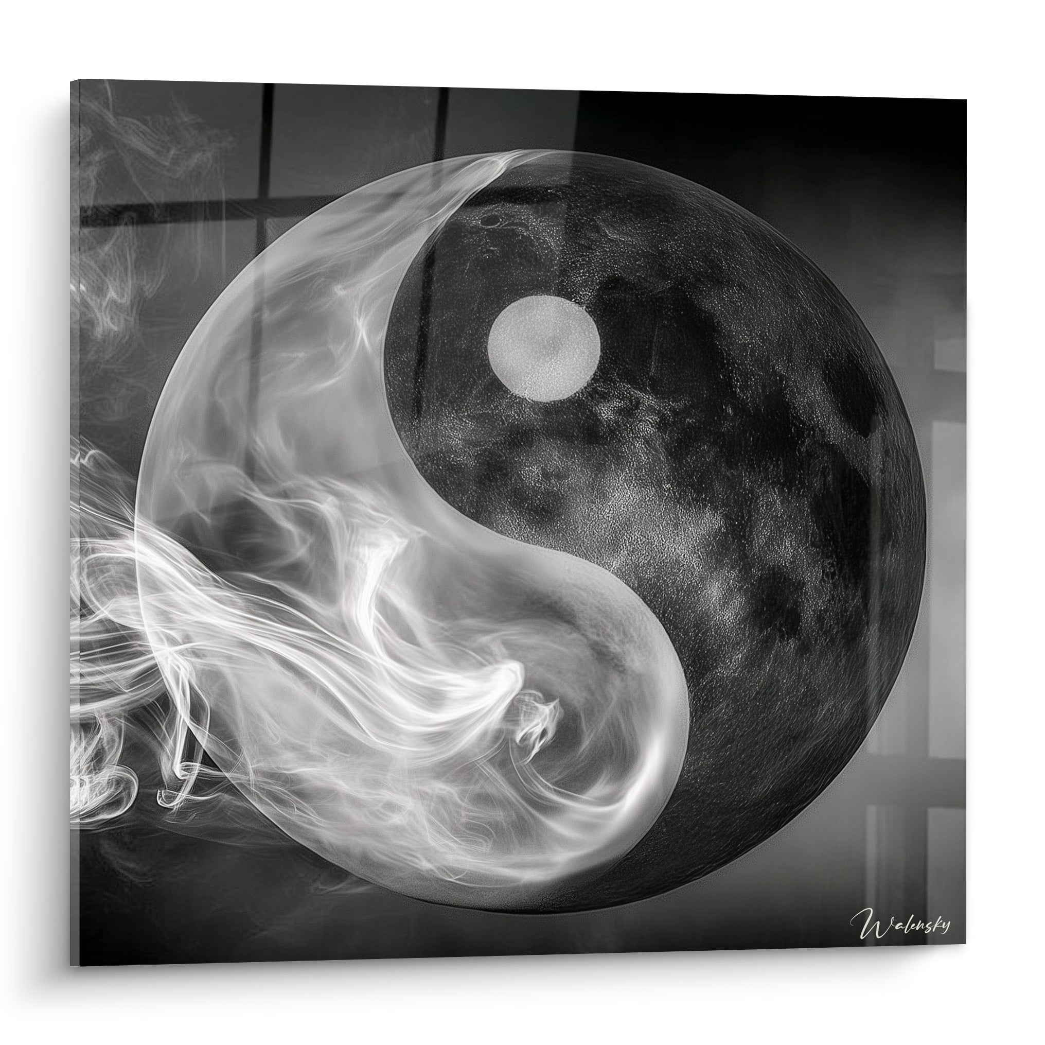 Yin Yang en fumée blanche vaporeuse et sphère noire texturée façon lune craquelée