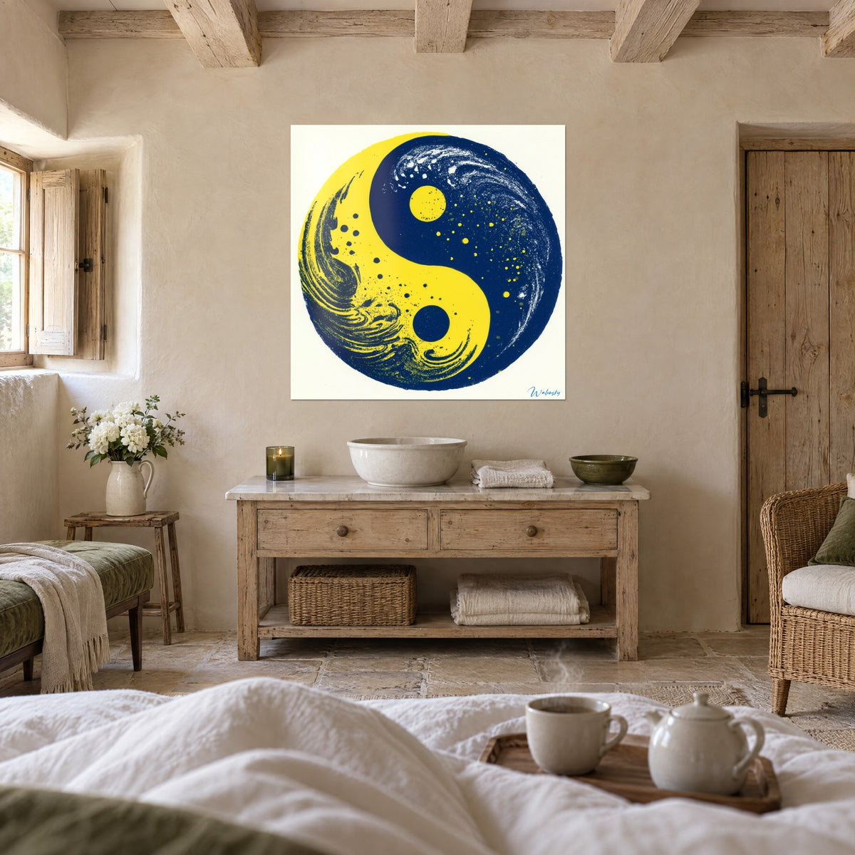 Πίνακας έμβλημα yin yang με αφρισμένα κύματα σκούρου μπλε και έντονου κίτρινου, βλέπει ένα άτομο πάνω από ένα κρεβάτι σε φωτεινό υπνοδωμάτιο