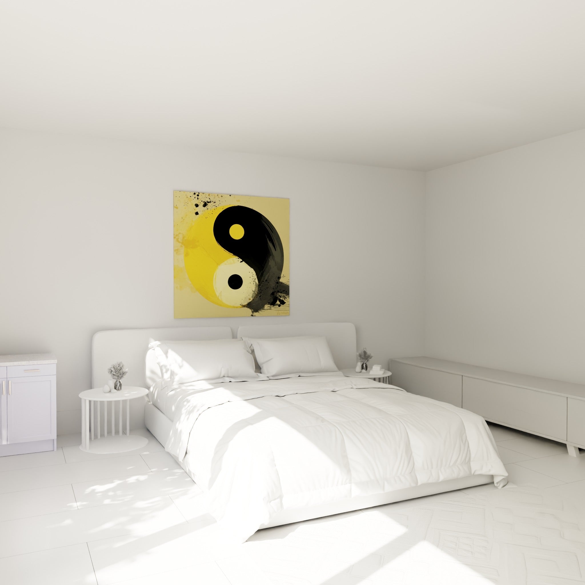 Yin Yang noir et jaune ocre aux traits calligraphiques, au-dessus d'un lit dans une chambre claire
