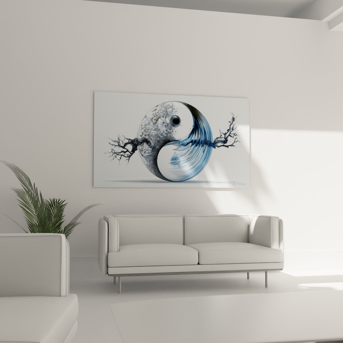 Sculpture Yin Yang aux racines sèches et vagues bleu marine au-dessus d'un canapé dans un salon lumineux