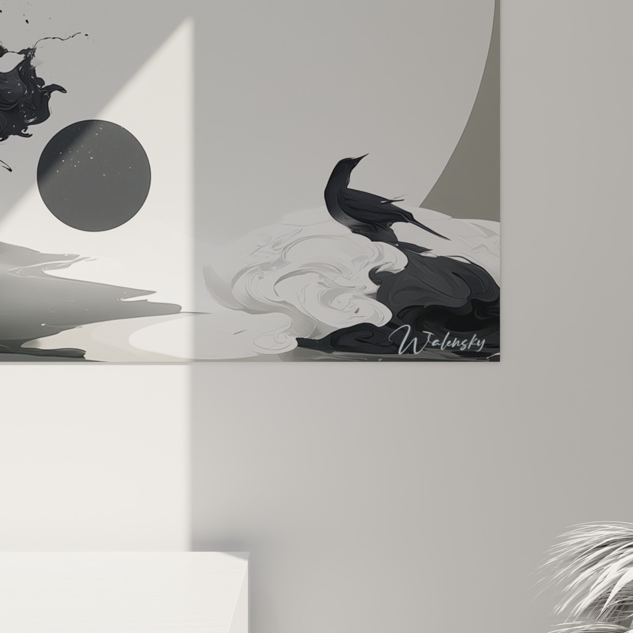 Empâtements dorés et noirs du Yin Yang à angle rapproché, révélant les coulures et le grain de la matière picturale