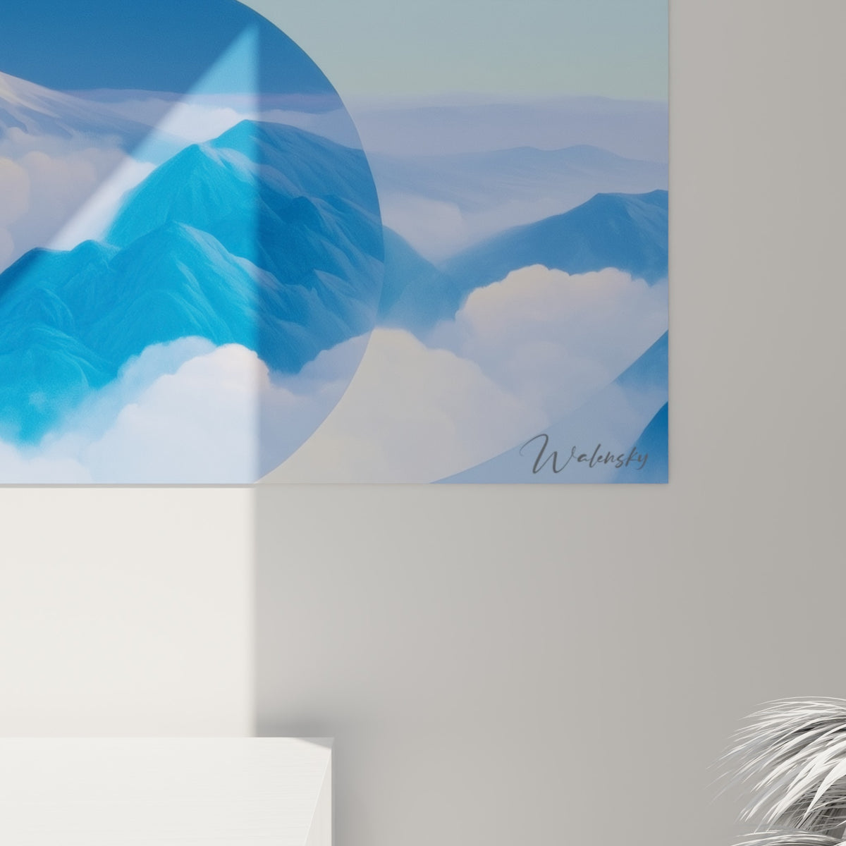 Grain fin des nuages blancs et dégradé de bleu marine visibles de près sur ce tableau Yin Yang