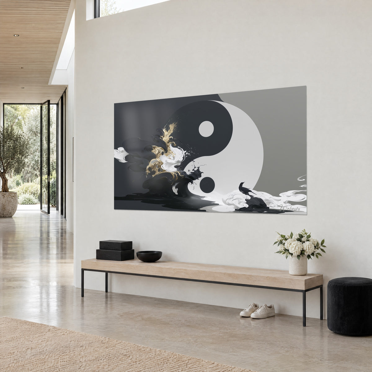 Tableau cercle d'encre ébène et ivoire, tourbillons dorés et petit oiseau noir perché, vu de trois-quarts dans une maison d'architecte