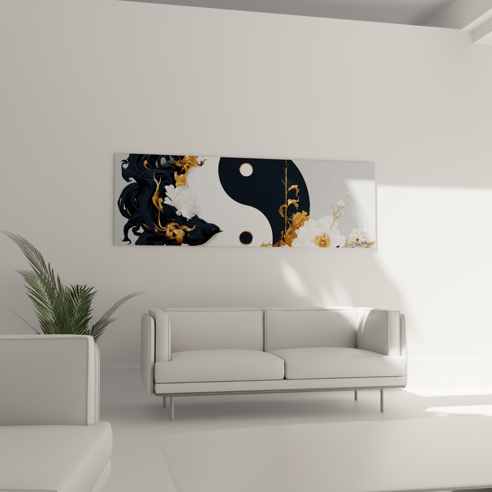 Oiseau noir et fleurs blanches du Yin Yang doré au-dessus d'un canapé dans un salon lumineux