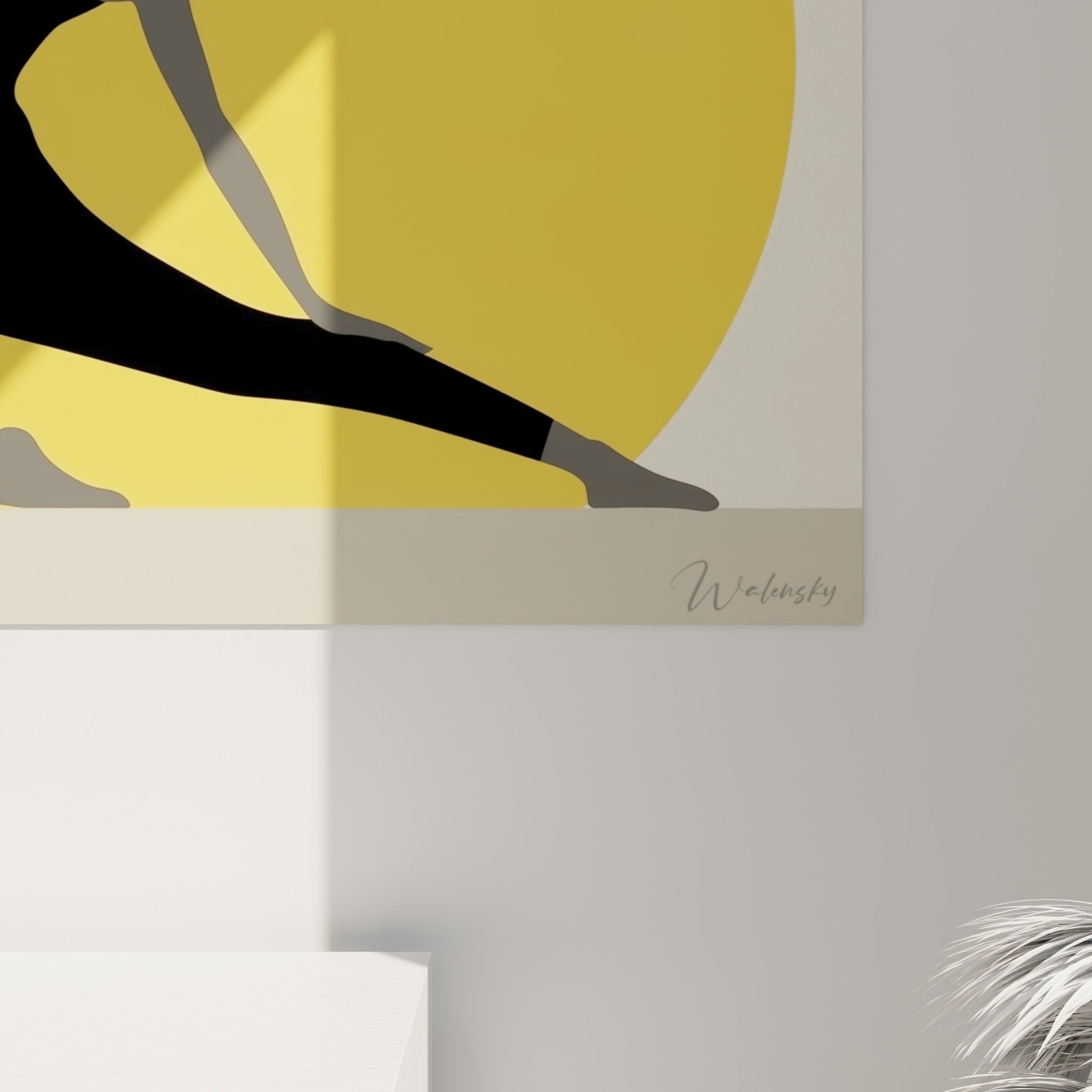 Détail du tableau yoga montrant les aplats noirs et le dégradé anthracite sur le cercle jaune moutarde imprimé