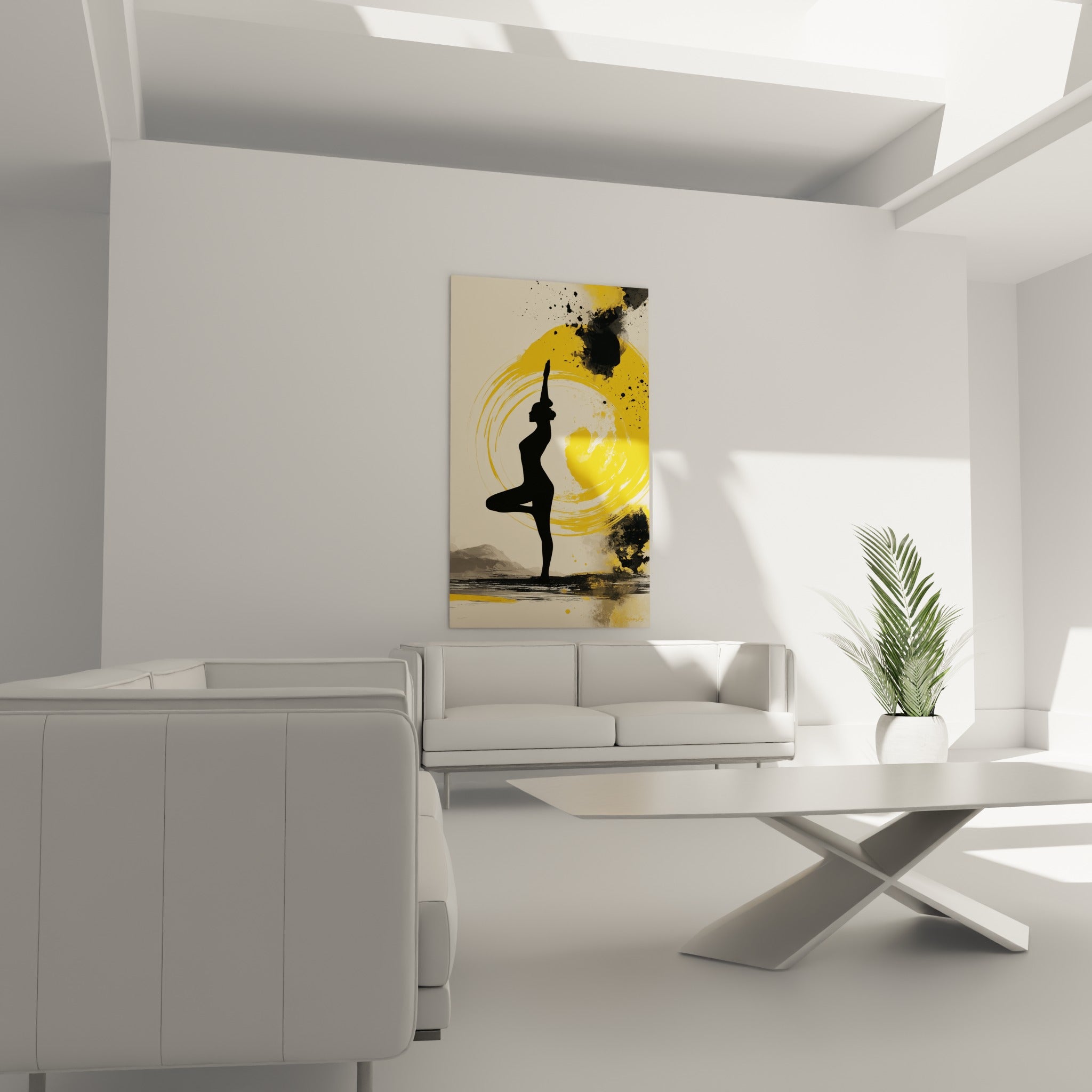 Figure de yoga noire dressée devant un cercle doré et anthracite, au-dessus d'un canapé dans un salon lumineux