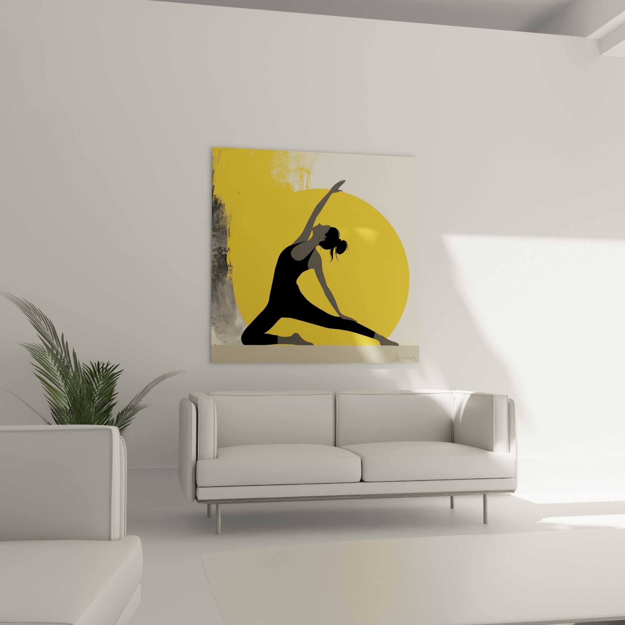 Posture de yoga graphique en noir sur cercle jaune moutarde installée au-dessus d'un canapé dans un salon lumineux