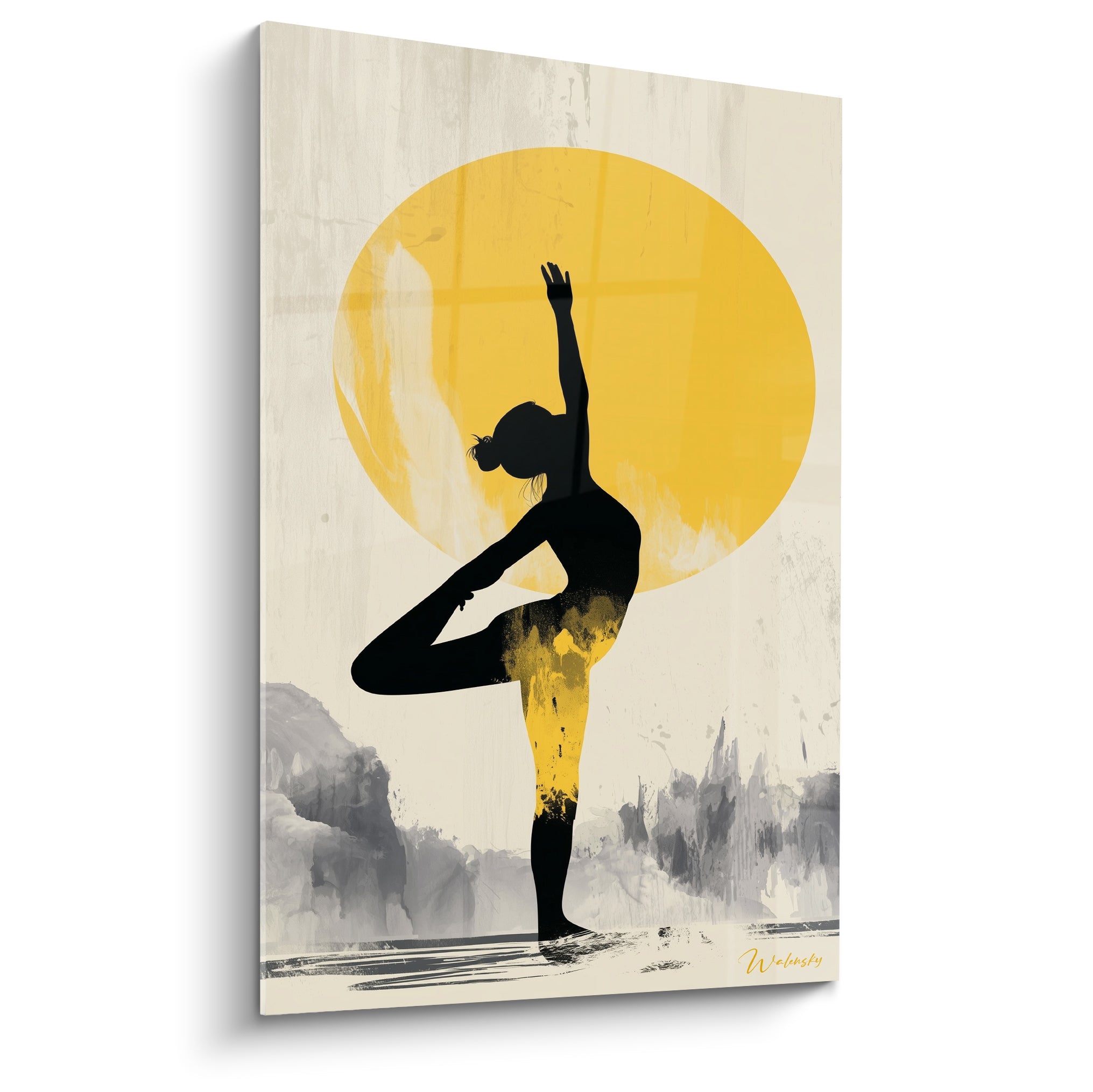 Silhouette noire en posture de yoga du danseur devant un soleil doré et fond beige texturé