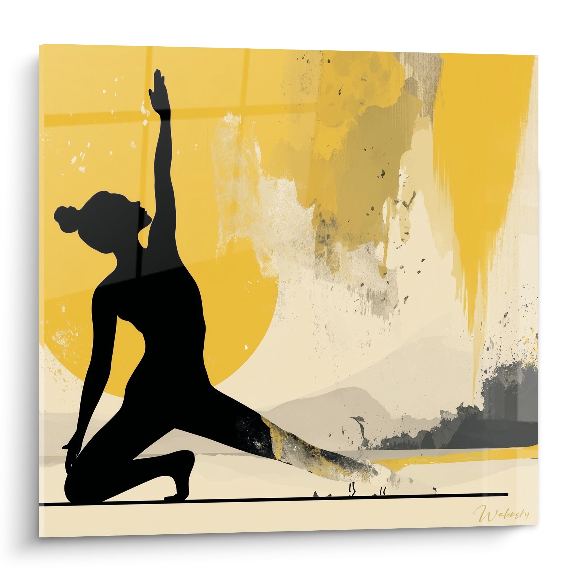Silhouette de yoga noire en fente sur fond jaune doré et gris anthracite, style graphique