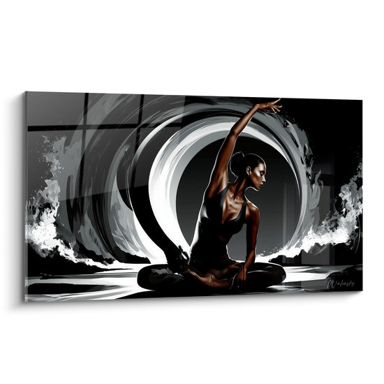 Yogini en torsion anthracite et blanc, bras levé, silhouette fauve encerclée de volutes