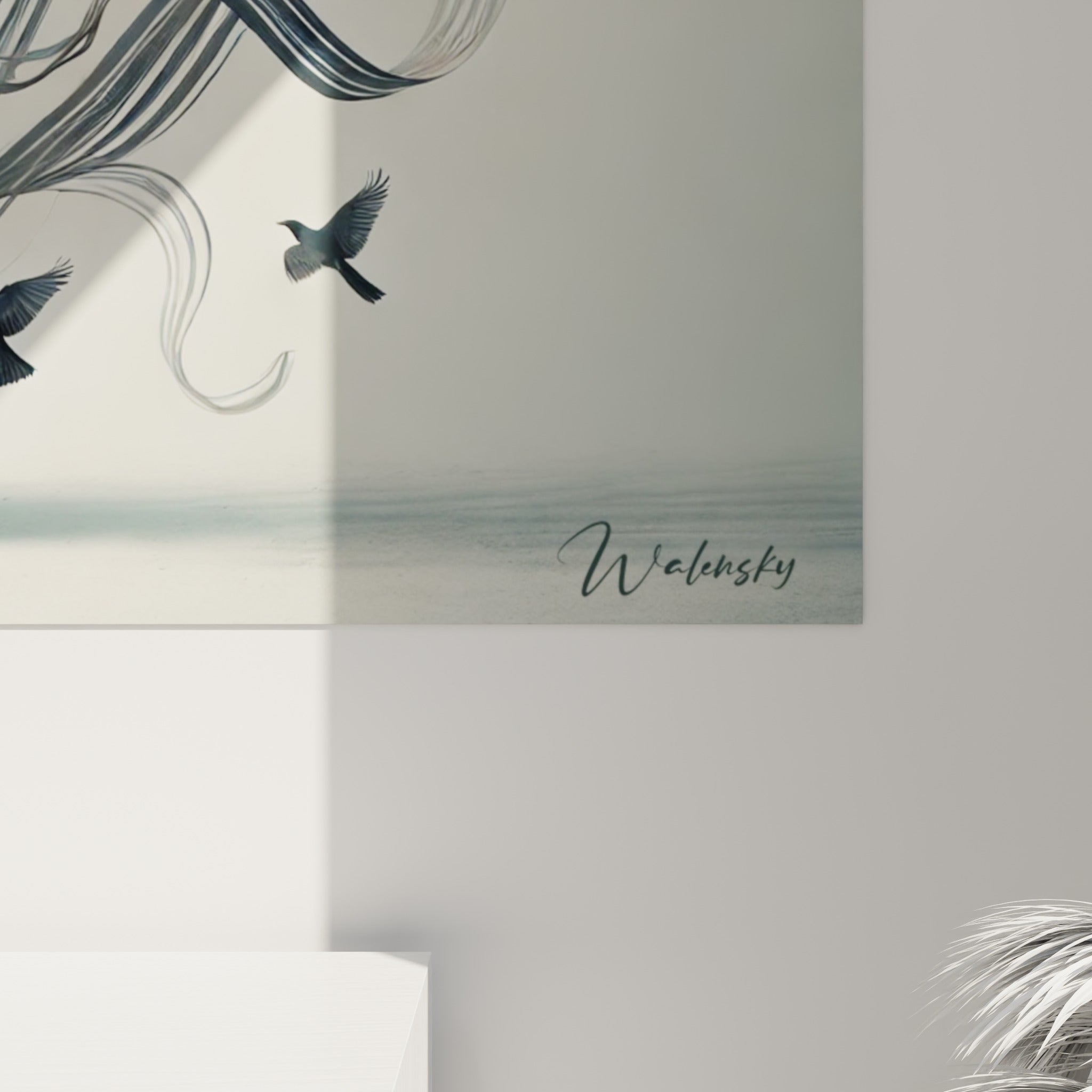 Détail des rayures noires et blanches se fondant en filaments gris ondulés sur la toile accrochée