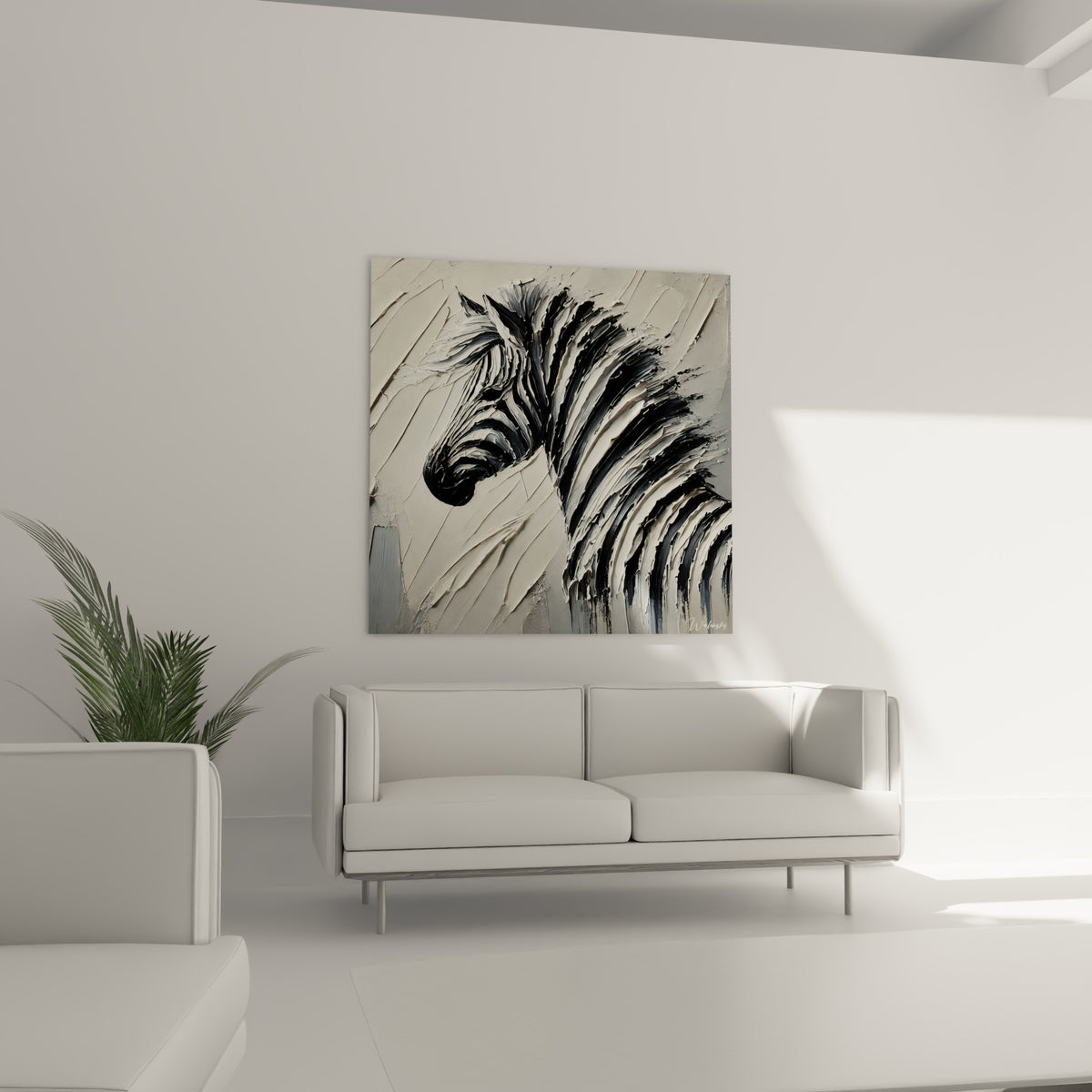 Museau noir du zèbre contrastant avec le fond gris perle, au-dessus d'un canapé dans un salon lumineux.