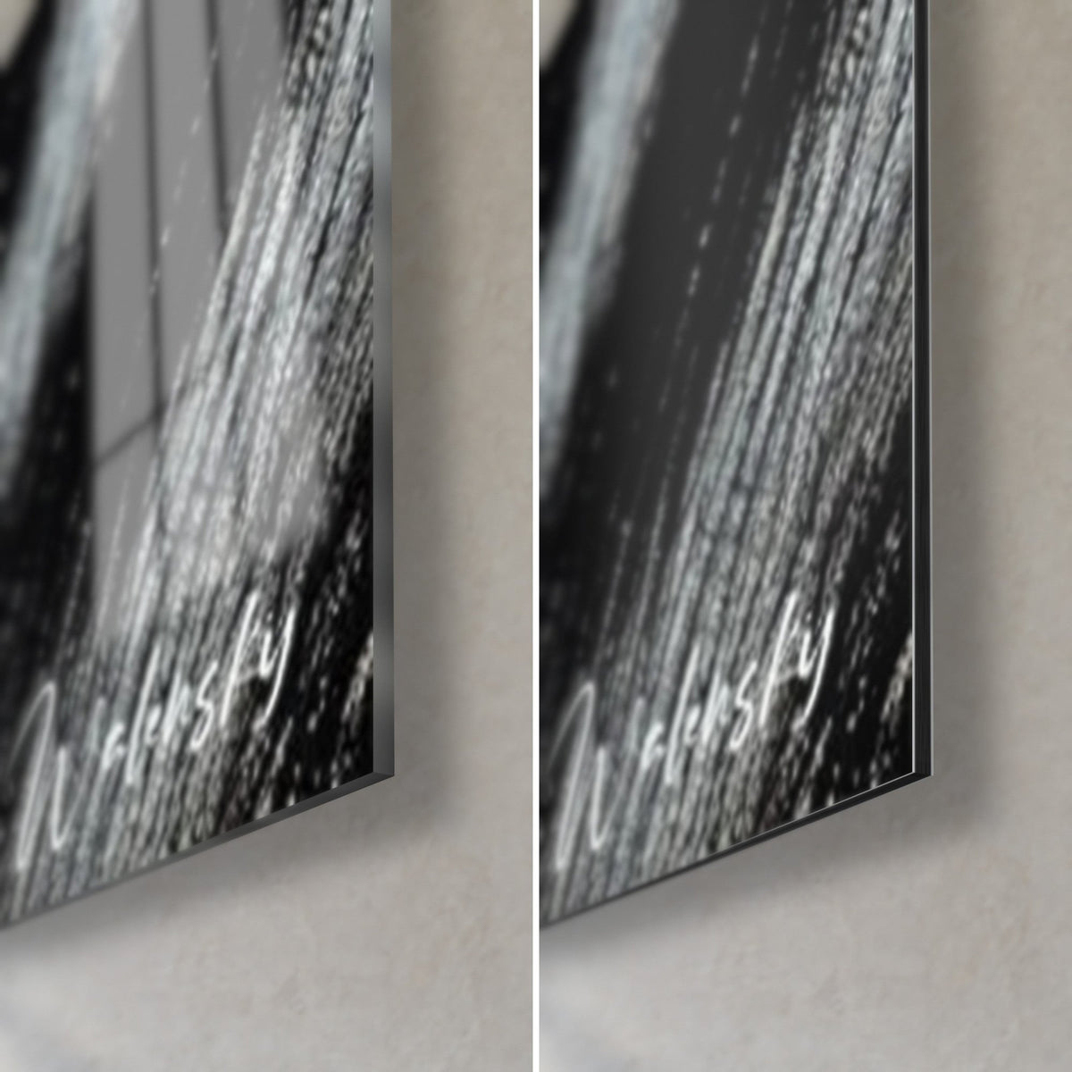 Wall art zebra head in black and white stripes, bottom right corner: glossy glass on the left, matte grey Dibond on the right, 3 mm edge