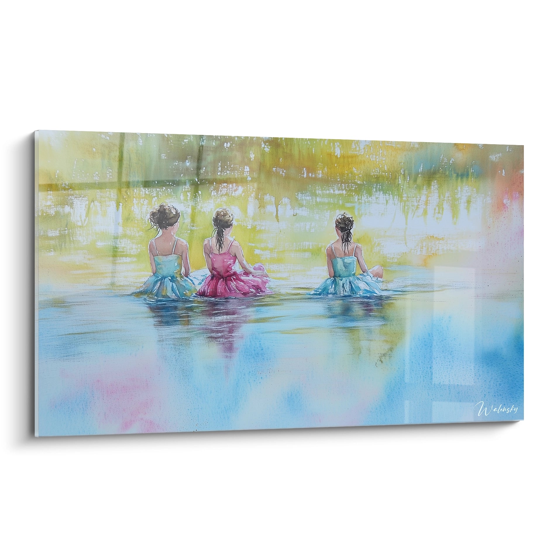 Un tableau Pierre-Auguste Renoir représentant trois jeunes filles assises dans l’eau, portant des robes bleue, rose et turquoise, avec un fond jaune et vert texturé aux reflets aquatiques diffus.

