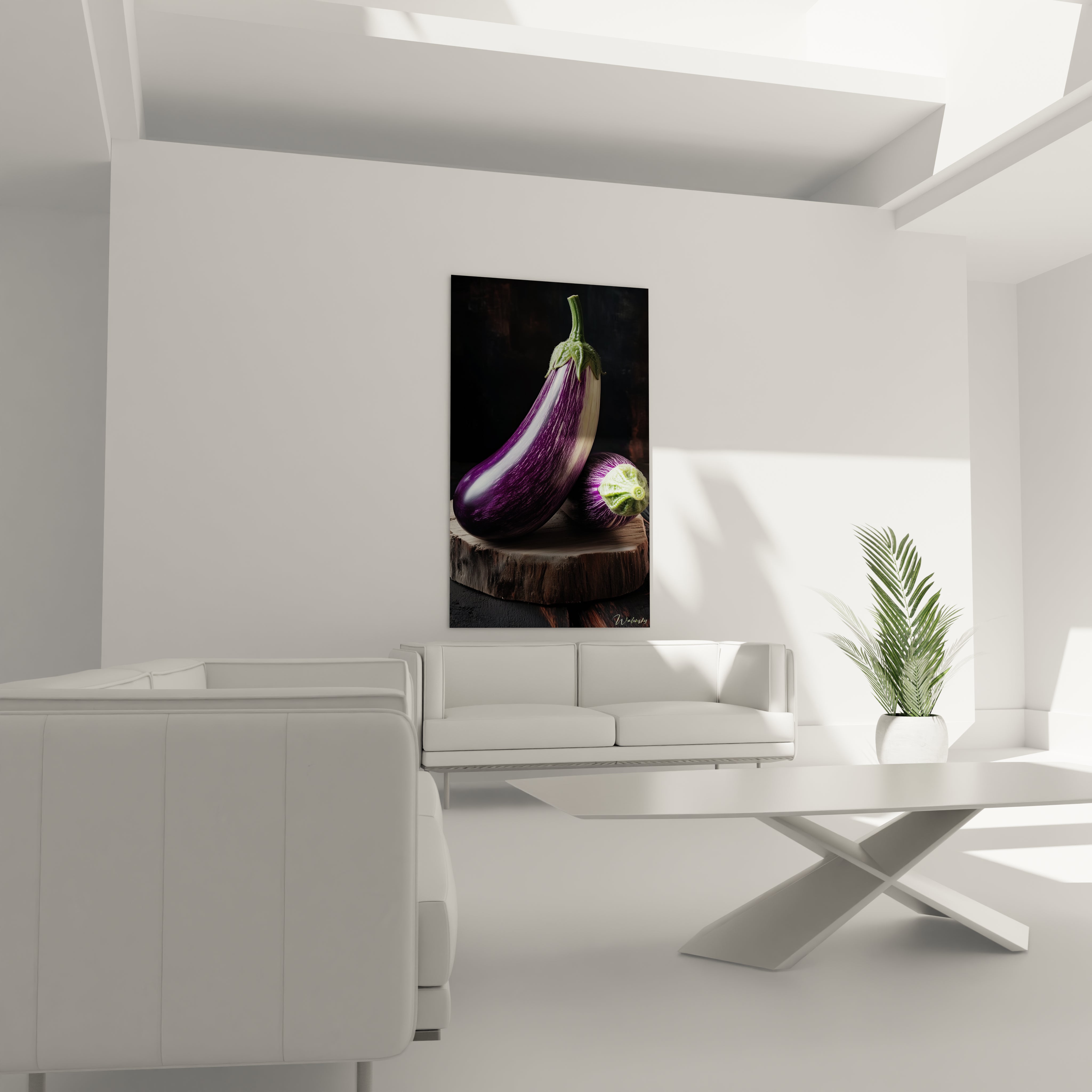 Ce tableau aubergine dévoile une aubergine aux marbrures violettes et blanches, dotée d’un pédoncule vert, posée sur un socle en bois à la texture naturelle, contre un fond obscur.

