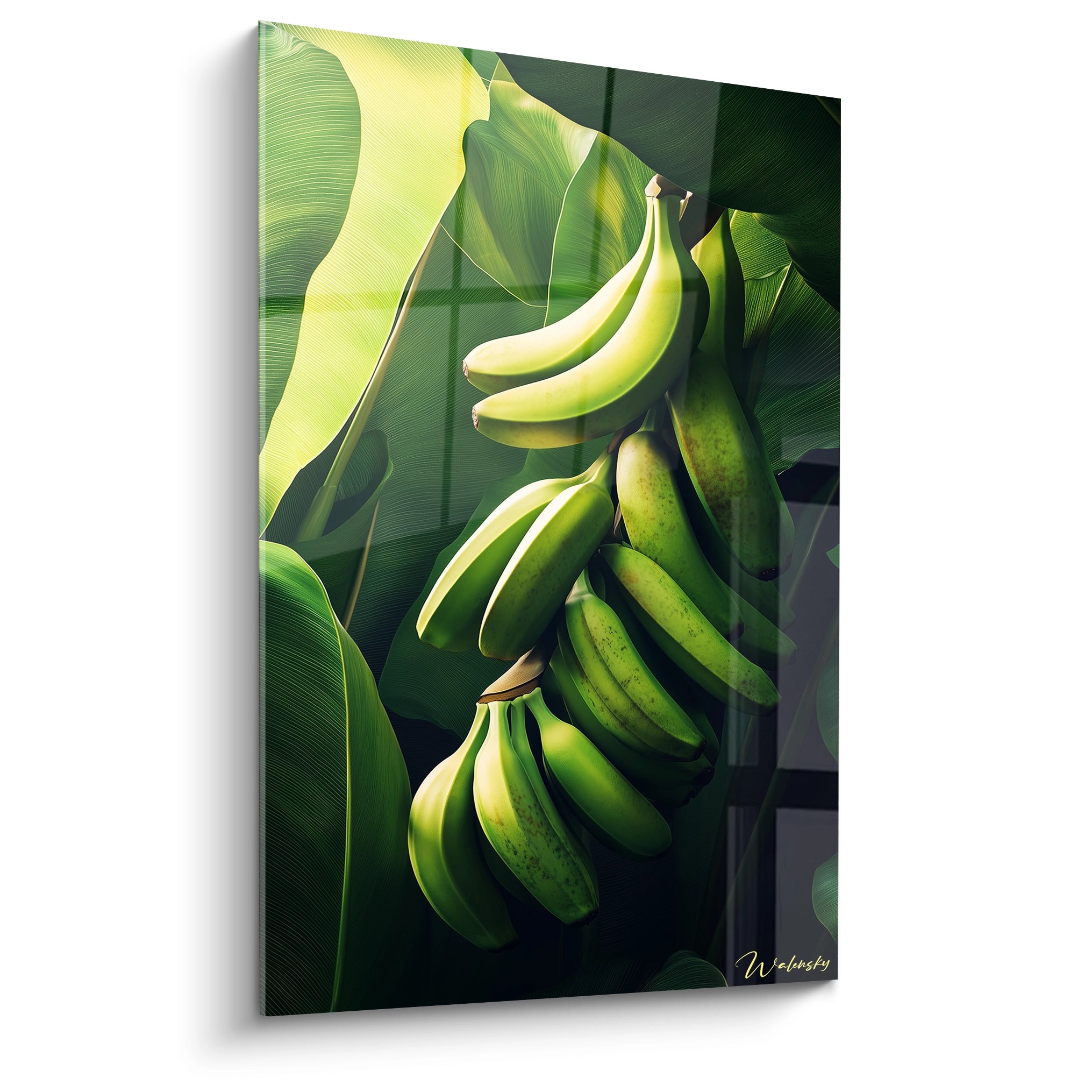 Un tableau banane représentant une grappe de bananes vertes suspendues, entourée de larges feuilles. Les teintes dominantes sont le vert intense, le jaune pâle et le noir, avec des textures lisses et brillantes.

