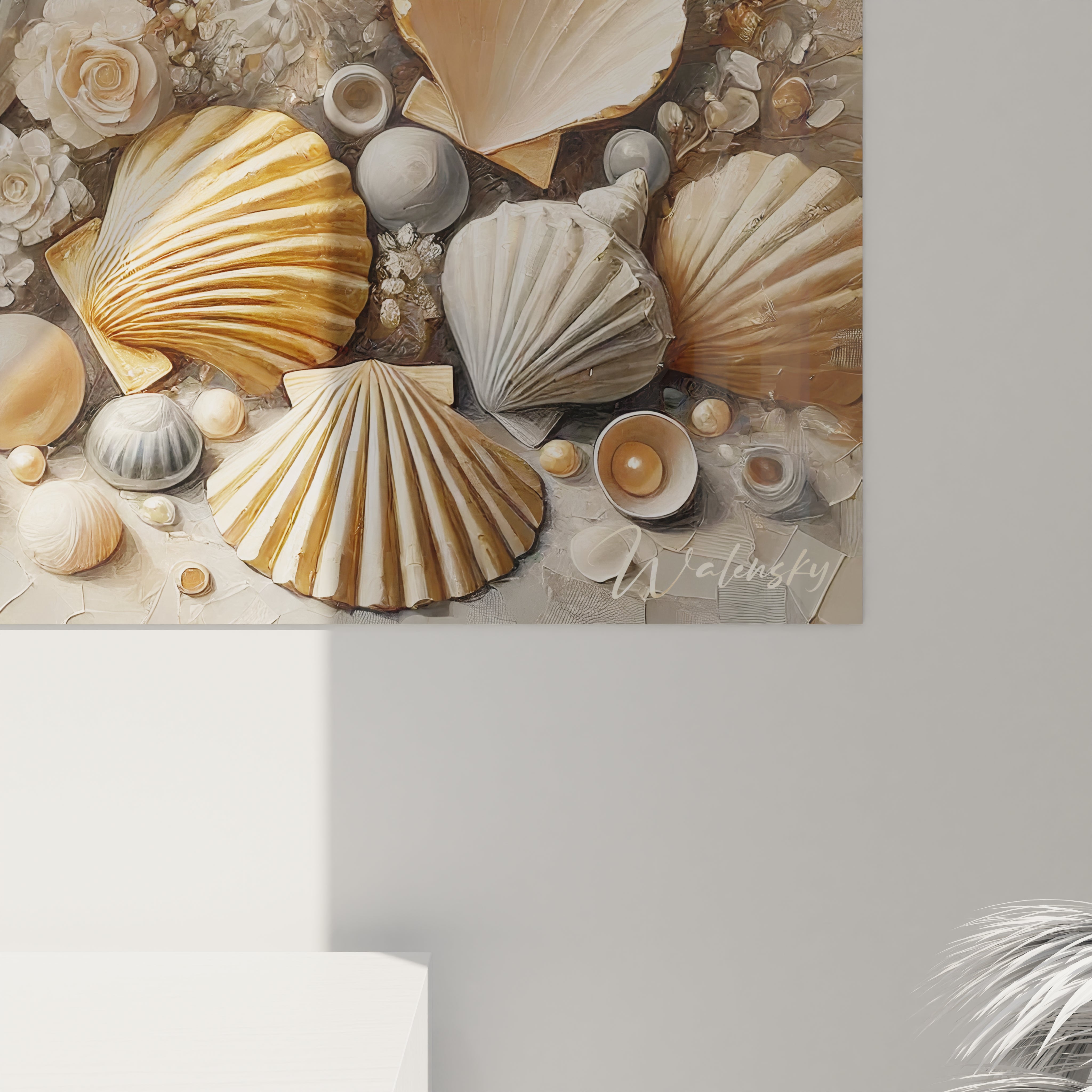 tableau Coquillage en gros plan, revelant des textures nacrees et des fleurs delicatement placees. Chaque detail capture la poesie de la mer avec des reflets d'or et d'argent pour une harmonie elegante.






