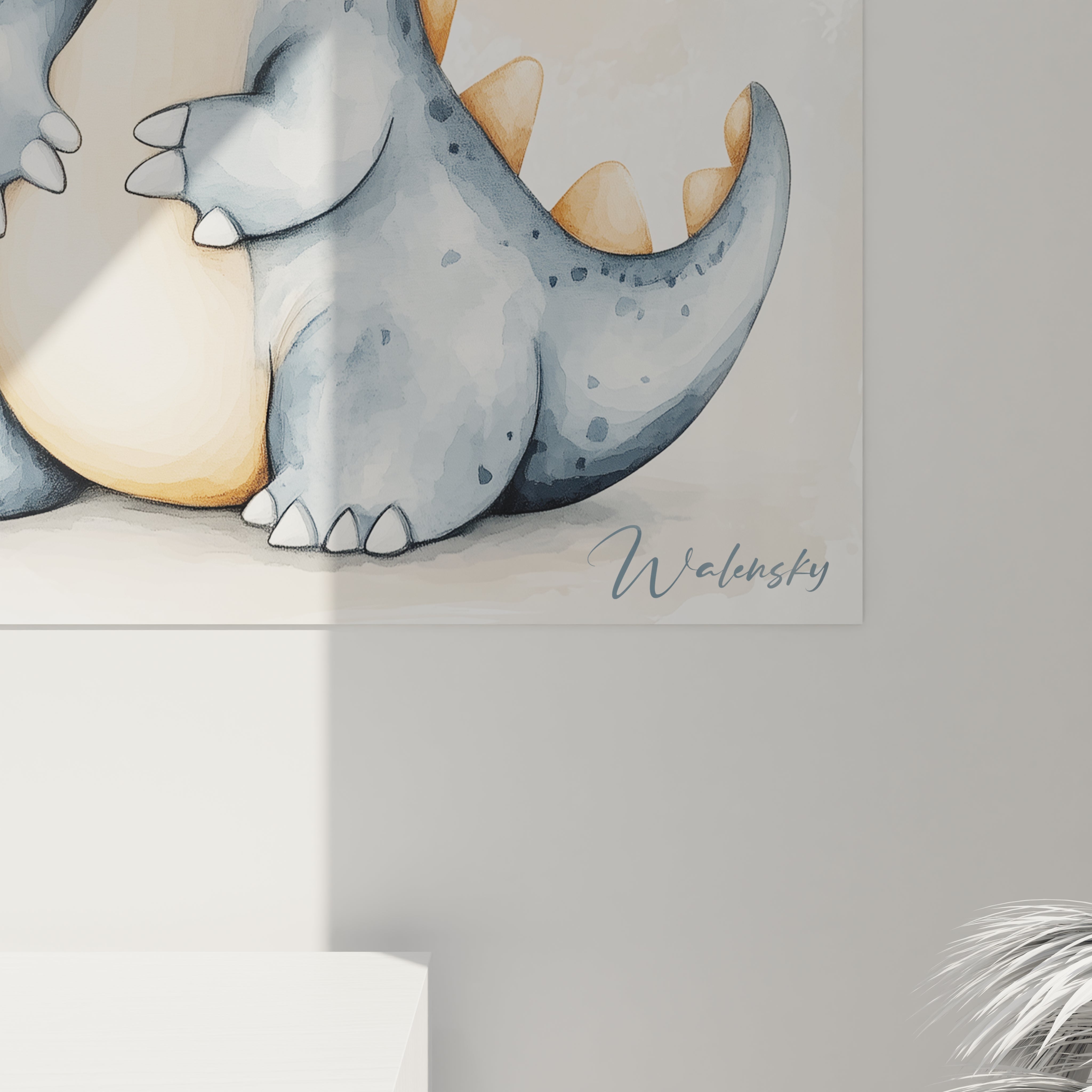 Un tableau dinosaure pour enfant montrant un dinosaure au design simplifié, dans une palette bleu-gris et beige, avec des touches orange sur le dos, appliqué dans un style doux et vaporeux.






