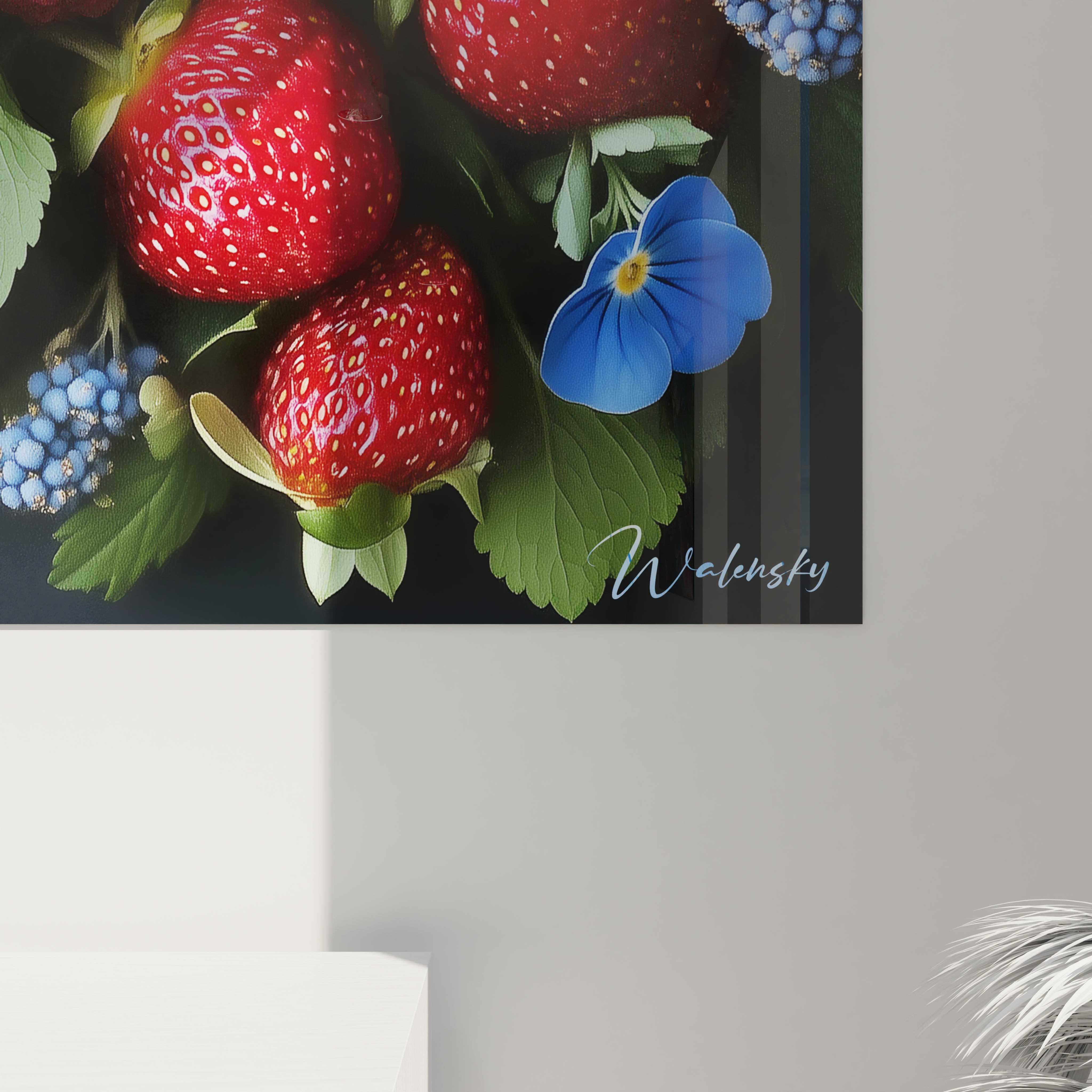 Un tableau fruit mettant en avant des fraises éclatantes, des baies sombres et des fleurs bleues sur un fond contrasté, avec des surfaces brillantes et des textures veloutées sur les feuillages.







