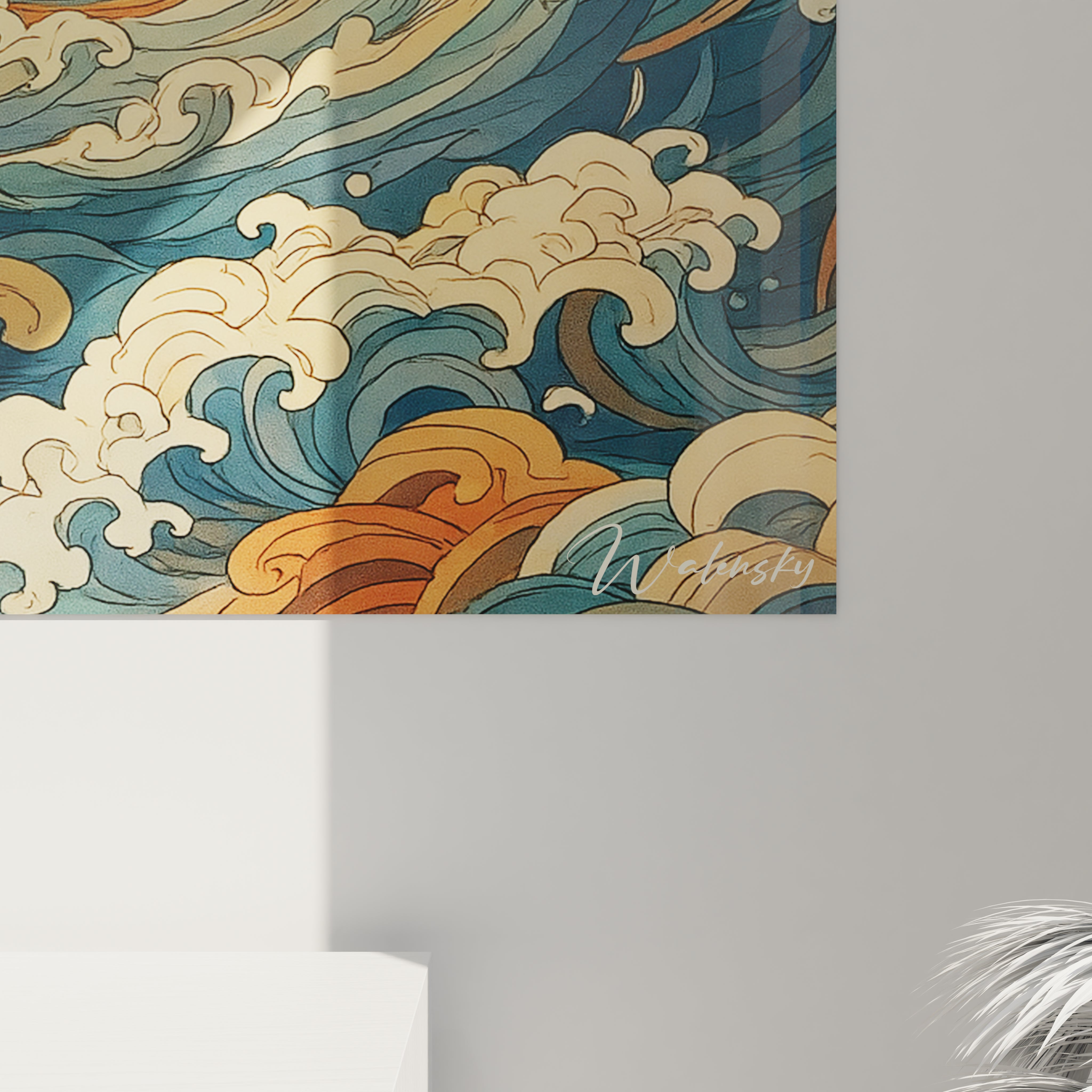 Un tableau vague hokusai représentant l'océan en mouvement avec des ondulations bleues, turquoise et marine sous un ciel orangé au soleil couchant. Les lignes courbes définissent clairement chaque vague tandis que les écumes blanches créent un contraste dynamique dans cette œuvre d'inspiration japonaise.
