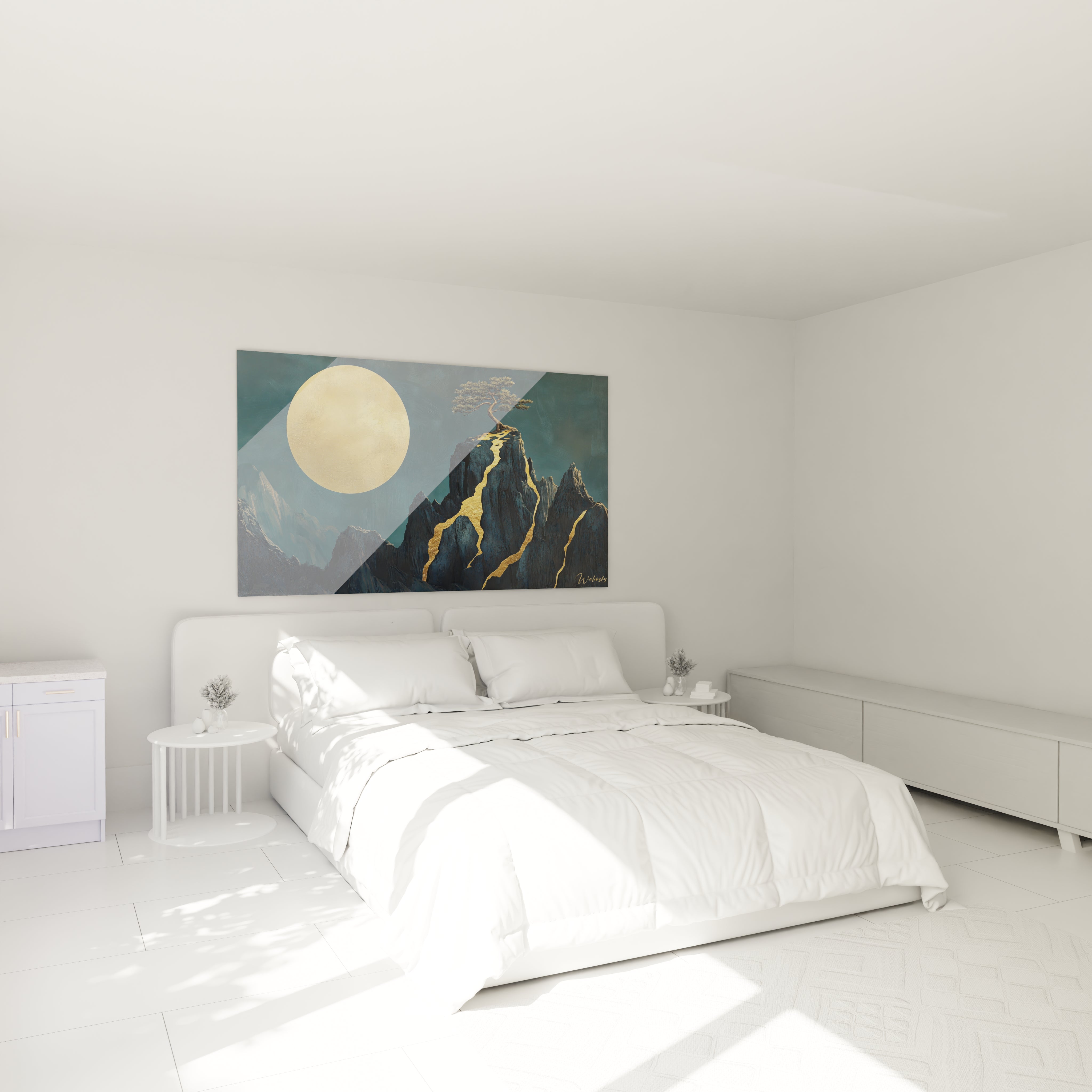 Un tableau japon minimaliste montrant des montagnes sombres avec lignes d'or, un arbre bonsaï au sommet et une lune dorée éclatante, créant une composition équilibrée aux teintes bleu marine, or et noir profond.
