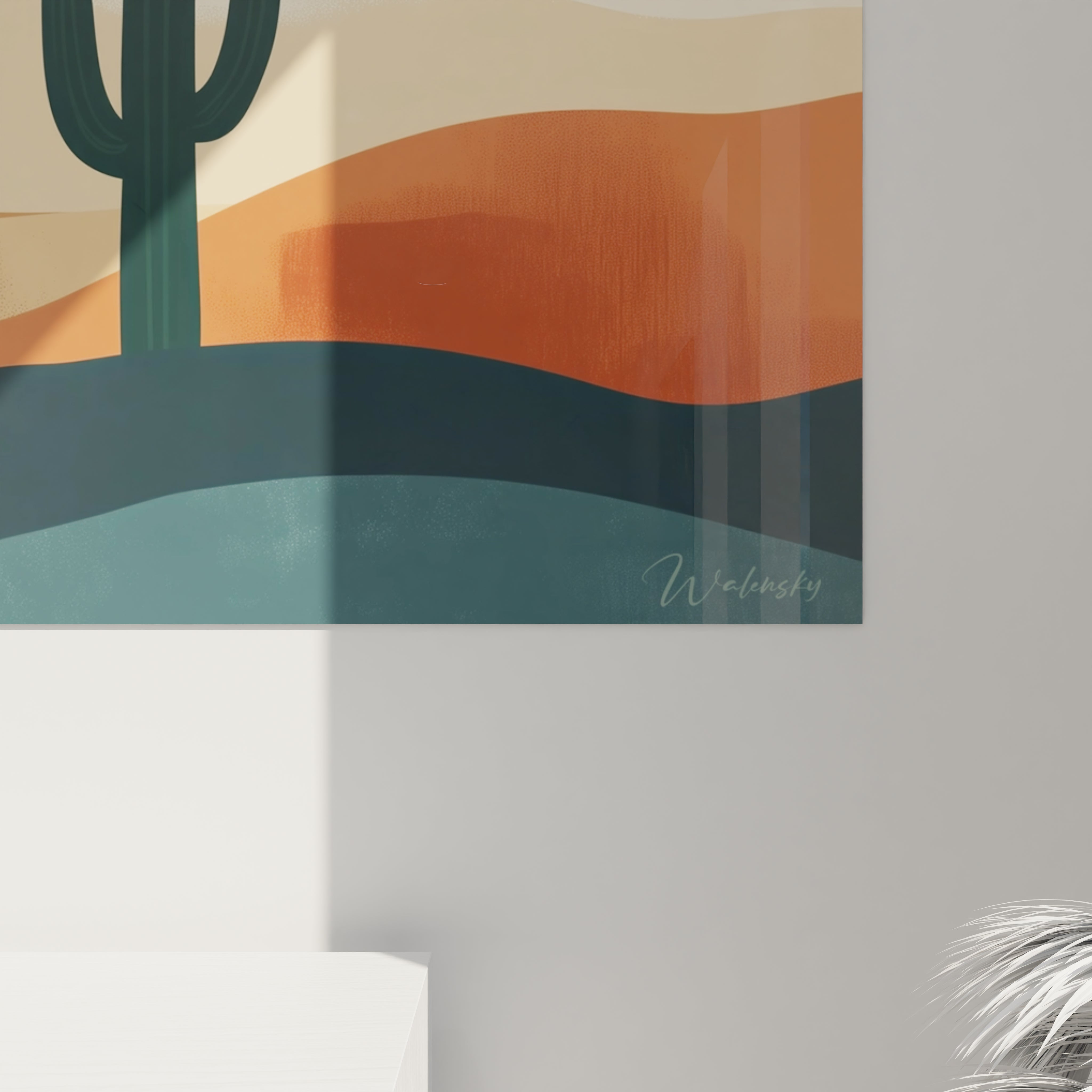 Un tableau panoramique désertique montrant un cactus saguaro élancé se dressant parmi des vagues de collines stylisées aux couleurs contrastées - beige doré, terracotta chaud et vert-bleu profond - dans une composition géométrique aux transitions douces.
