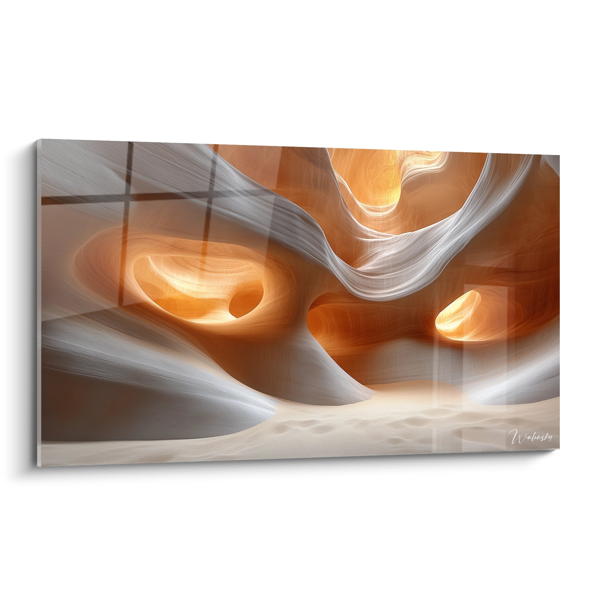 Un tableau artistique représentant un canyon désertique aux courbes fluides, avec des teintes orange ambrées illuminant les parois rocheuses blanches et beiges, créant un effet de lumière naturelle filtrant à travers les formations minérales texturées.
