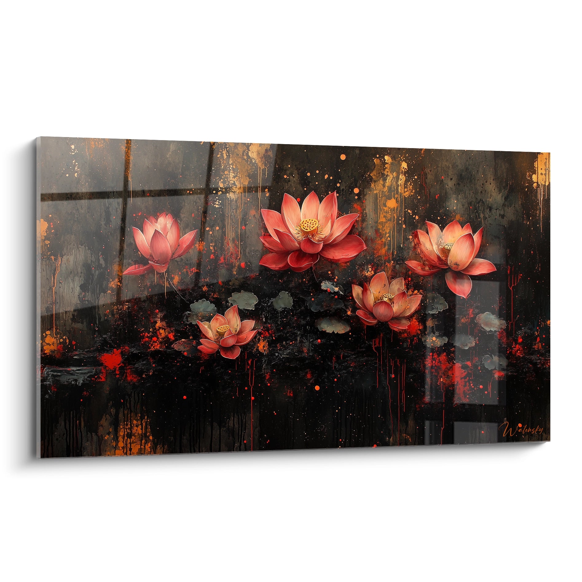 Un tableau artistique représentant cinq fleurs de lotus rouges épanouies sur fond noir texturé, avec des éclaboussures d'orange et d'or, créant un contraste dramatique entre les fleurs lumineuses et l'arrière-plan sombre.
