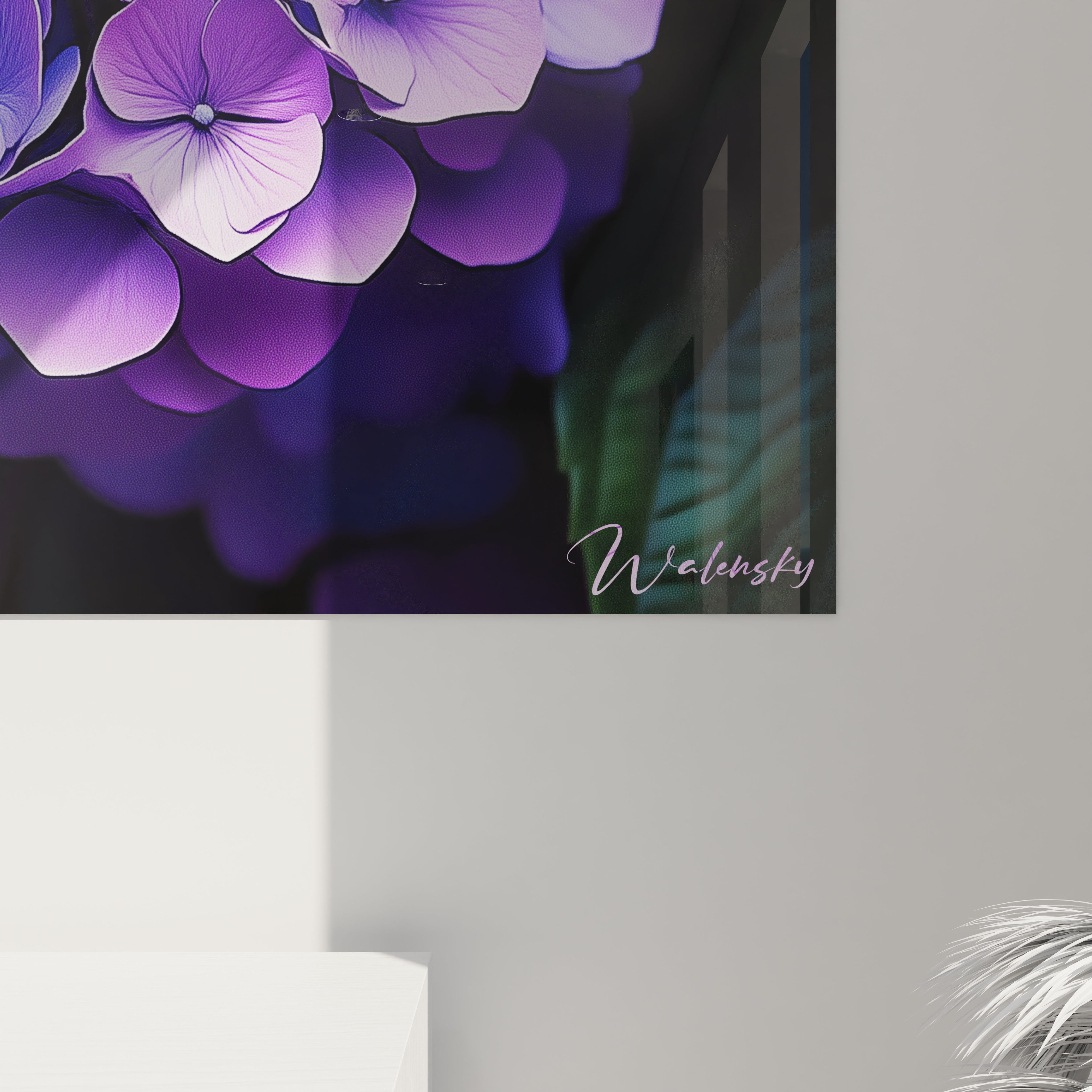 Un tableau Hortensia nature composé de grandes fleurs violettes aux nuances variées, avec une texture fluide et des transitions de couleur nettes, contrastant avec un fond sombre légèrement estompé.







