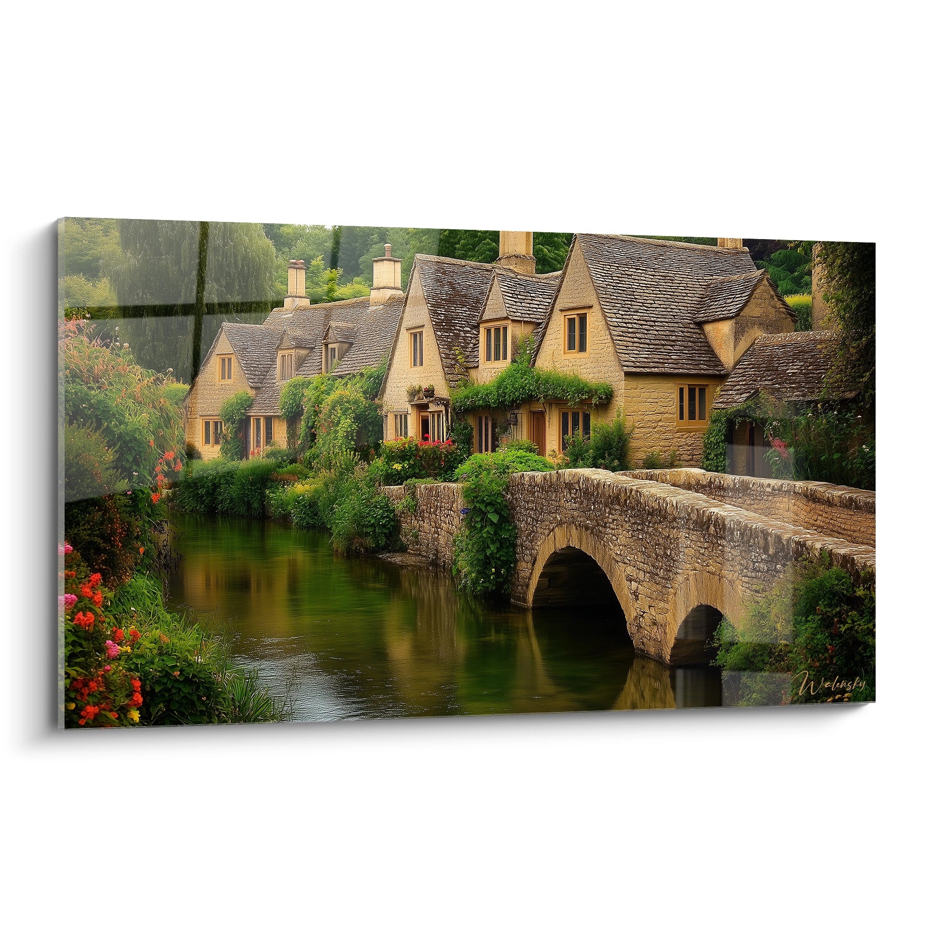 Un tableau paysage représentant un village en pierre bordé d’une rivière, avec des toits en beige, du feuillage vert et une eau aux reflets dorés. Les textures des murs et de l’eau sont détaillées.

