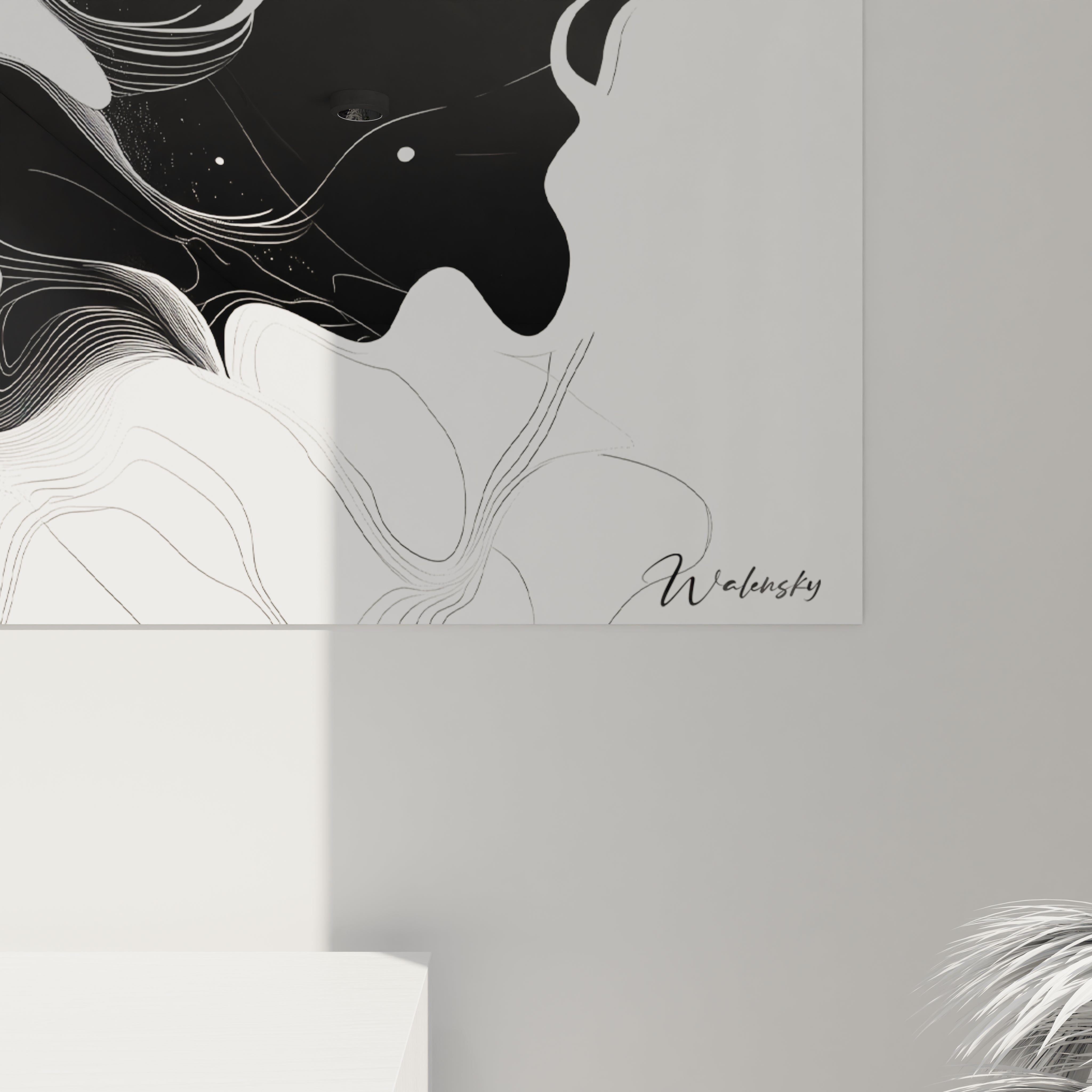 Un tableau rayures noir et blanc contemporain présentant des formes fluides blanches qui se détachent sur un fond noir uniforme. Les motifs graphiques aux contours nets créent une composition équilibrée malgré son asymétrie, avec des lignes d'épaisseurs variées formant des textures visuelles complexes.
