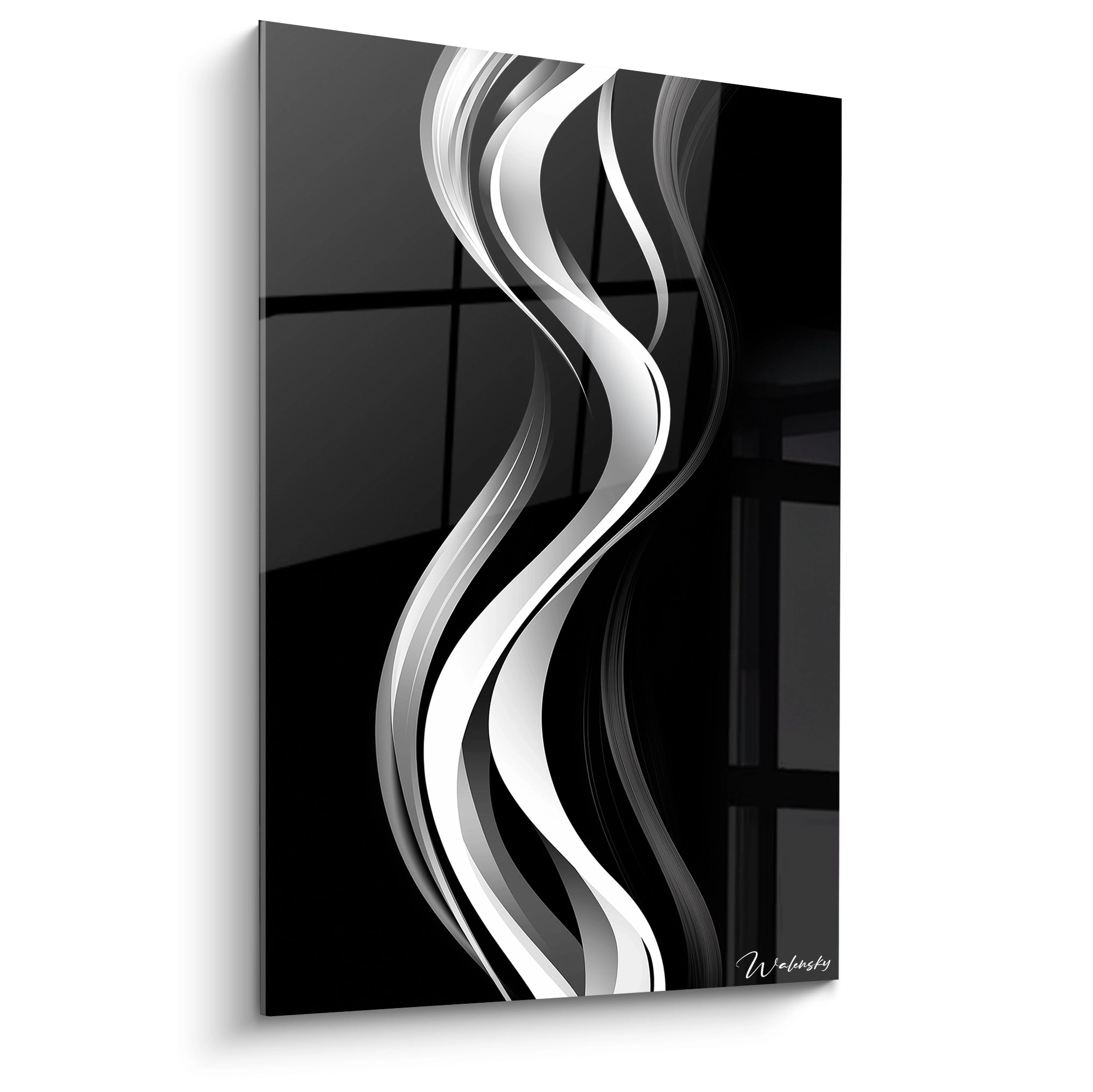 Un tableau rayures noir et blanc présentant des formes ondulantes verticales et fluides. Des lignes sinueuses blanches et grises se détachent sur un fond noir profond, créant un effet de mouvement et de profondeur. La composition minimaliste joue sur les contrastes et les courbes lisses.

