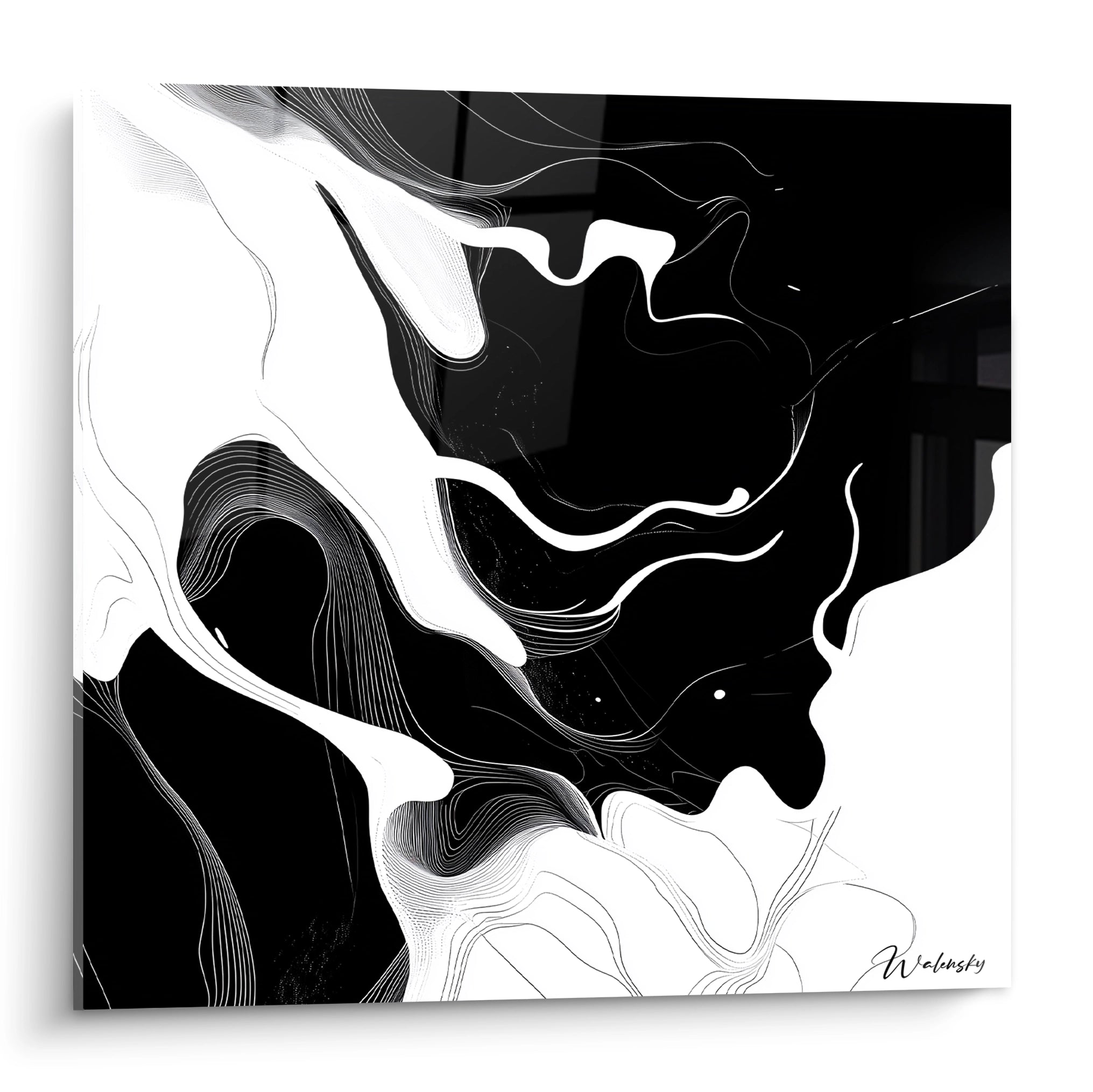 Un tableau rayures noir et blanc présentant des formes fluides et organiques qui s'entrelacent sur fond noir profond. Les lignes blanches créent des motifs ondulants de différentes épaisseurs, évoquant un mouvement dynamique avec une texture graphique contrastée.
