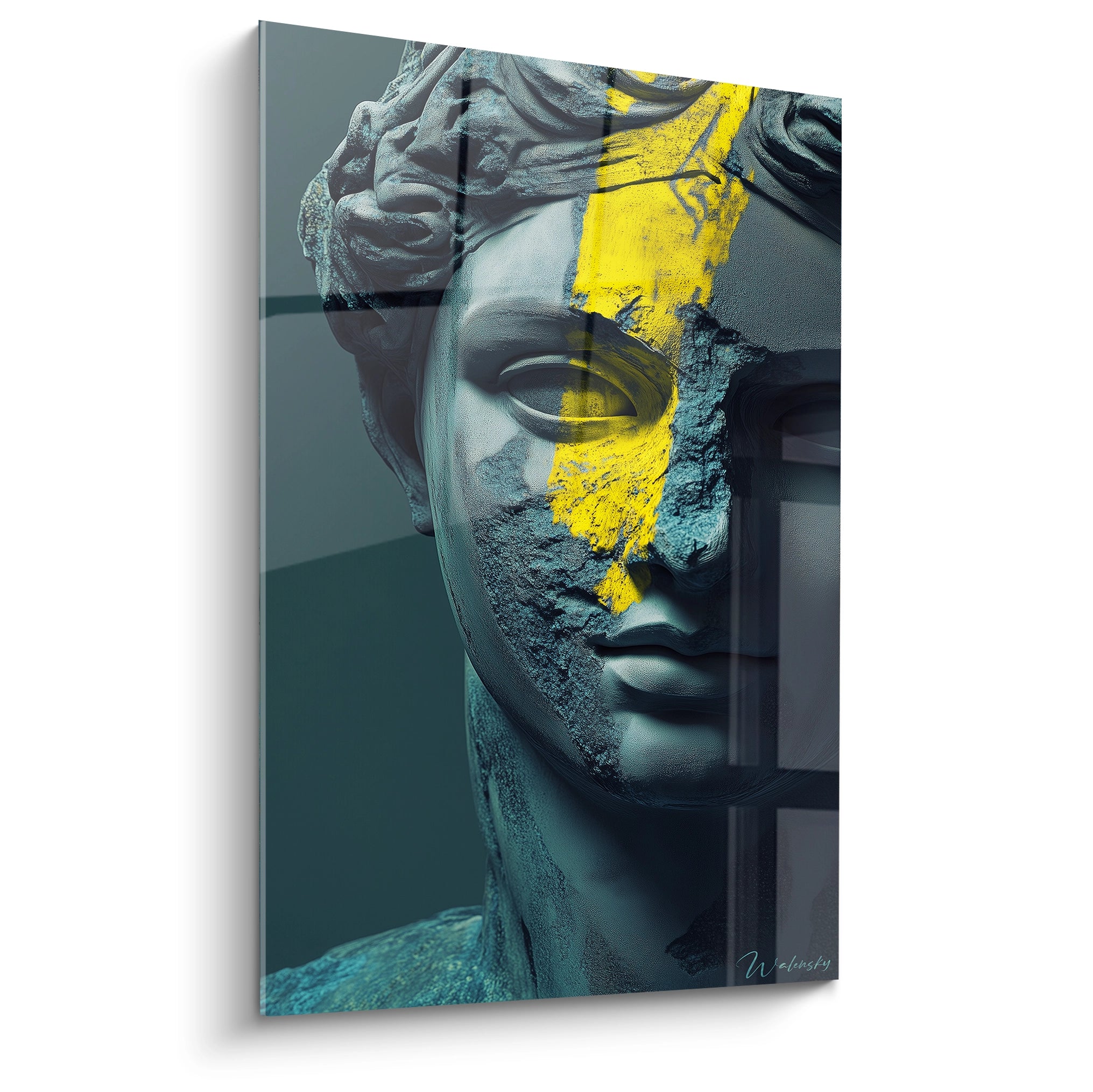 Un tableau statue grecque avec bande jaune verticale, représentant un profil classique en teintes bleu-vert et gris. Texture marbrée à relief sculptural, contrastes entre surfaces lisses et rugueuses, traitement contemporain d'un visage antique.
