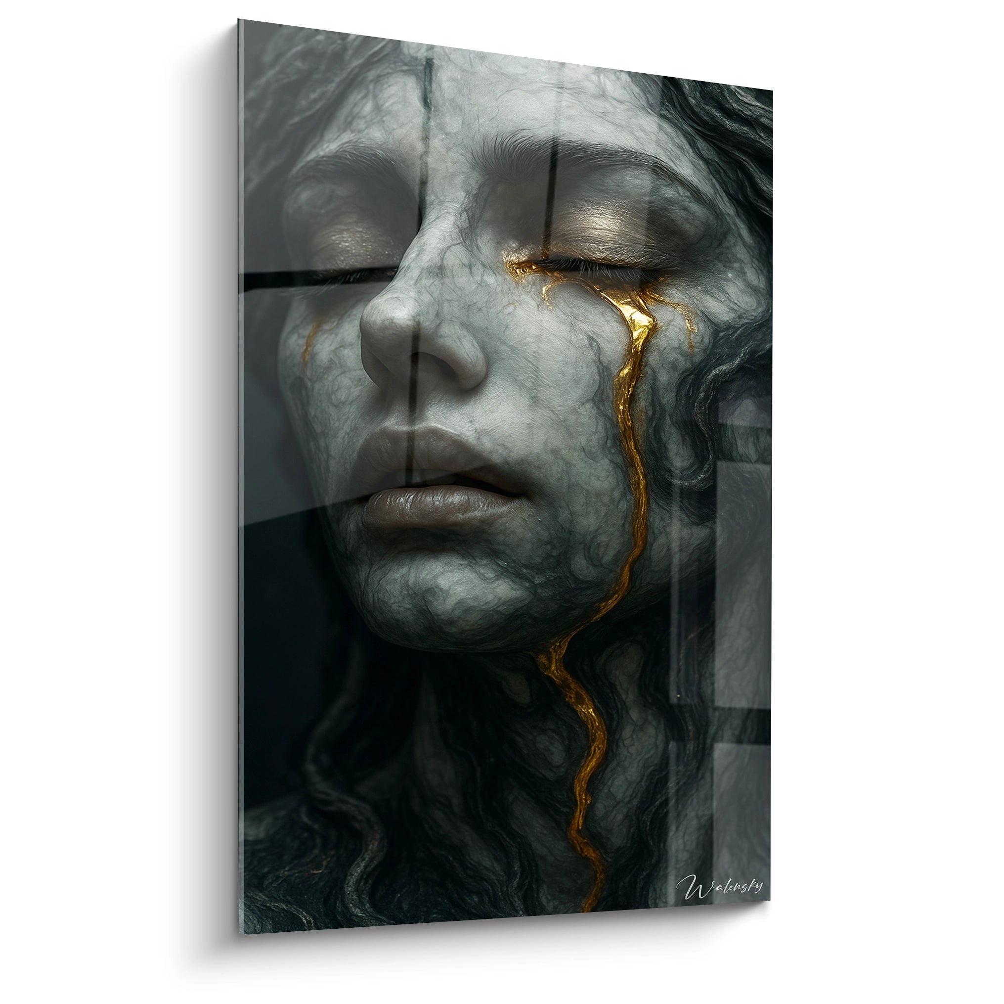Un tableau statue représentant un visage féminin en marbre gris veiné avec une larme dorée coulant sur la joue. La texture rugueuse imite parfaitement la pierre sculptée tandis que l'or liquide crée un contraste saisissant sur fond noir profond.
