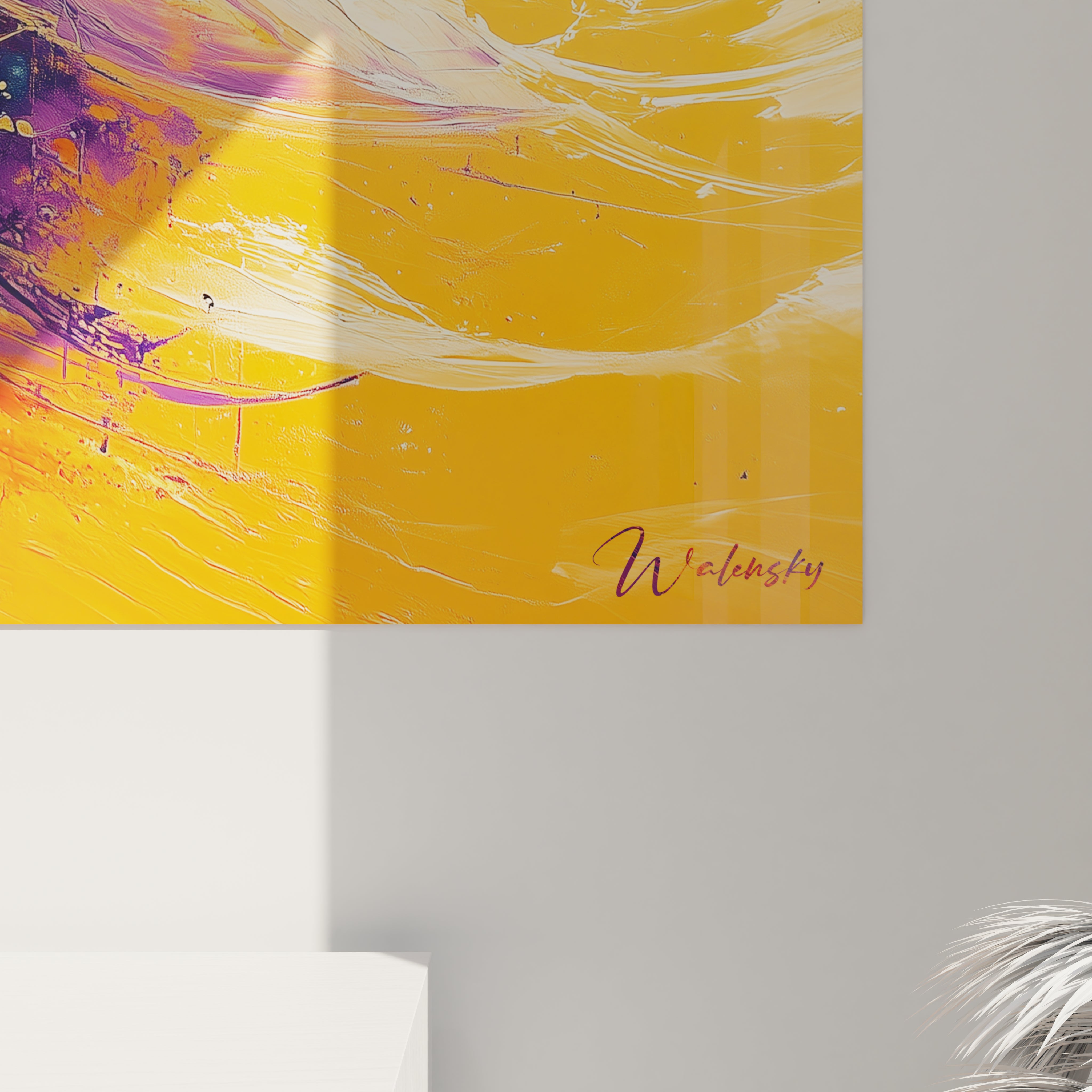 Un tableau danseur urbain présentant une figure en suspension dans l'air, vêtue de noir avec un casque distinctif, sur un arrière-plan jaune lumineux, où les textures en relief et les éclaboussures violettes créent une composition dynamique et énergique.
