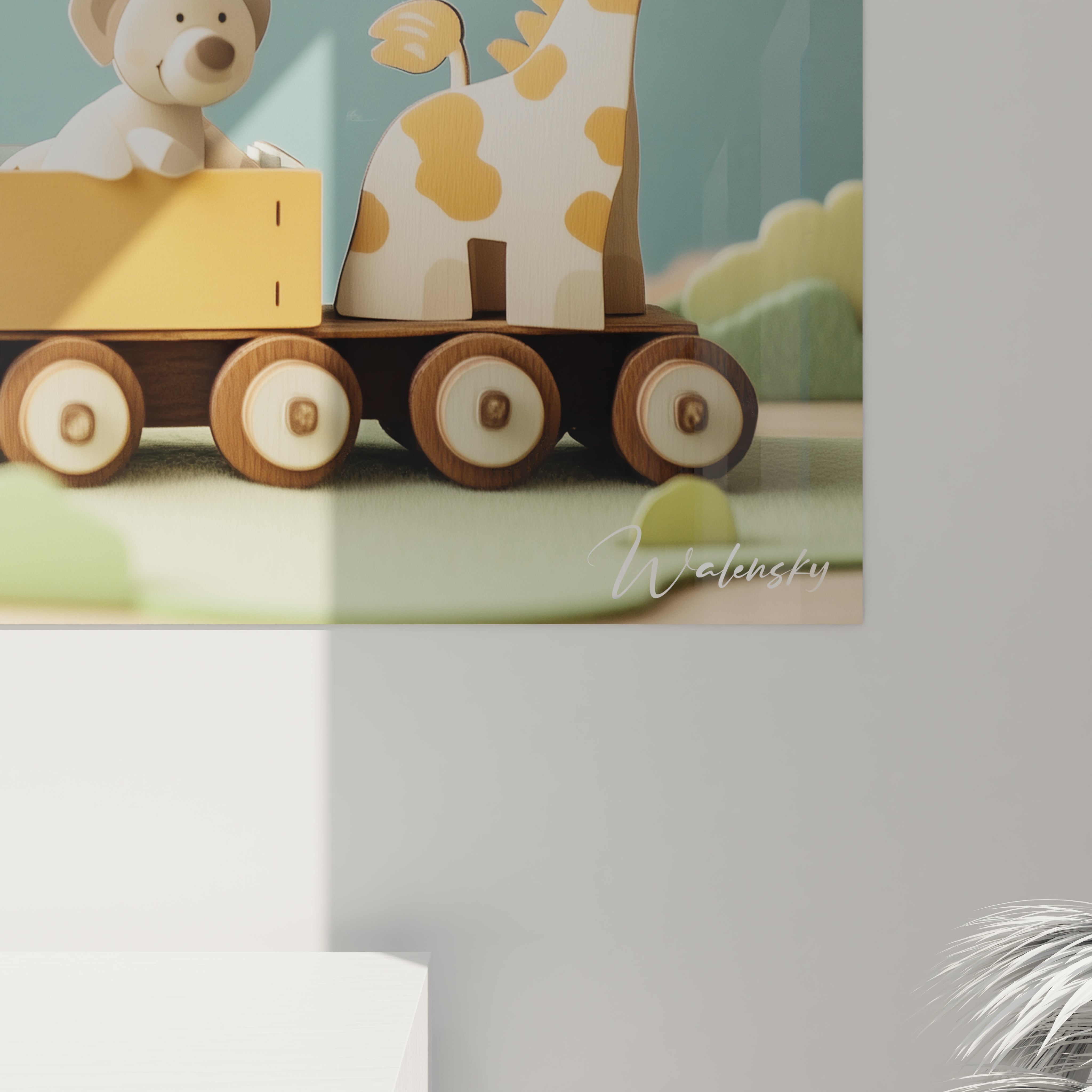 Un tableau train pour enfant représentant un train miniature aux tons pastel, avec une girafe et des animaux à bord, sur un fond bleu avec éléments décoratifs en feutre et bois sculpté.







