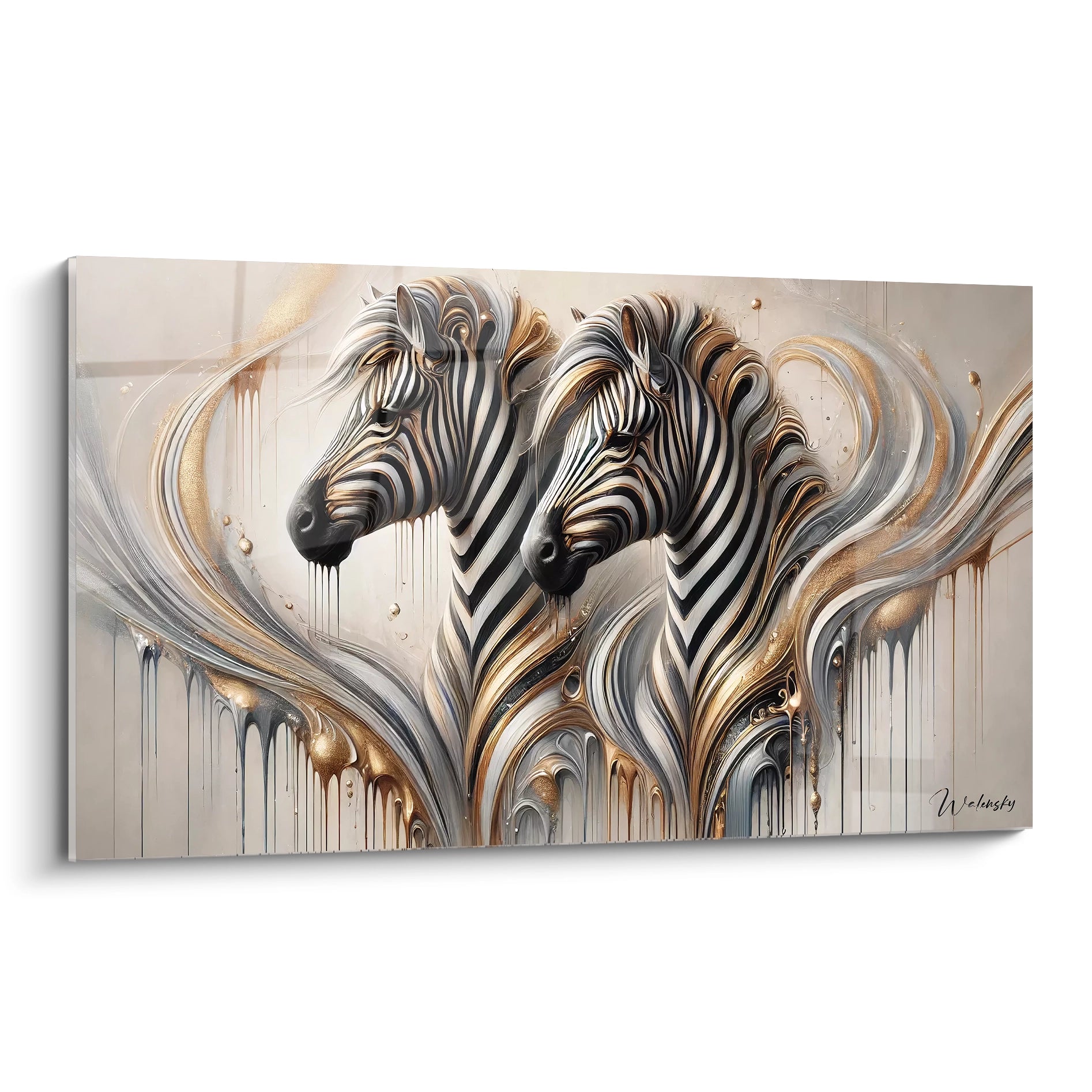 Ce tableau zebre, vu de biais, met en valeur ses details saisissants. Les touches dorees et bronze s'entrelacent avec les rayures noires et blanches pour creer une oeuvre contemporaine et elegante.

