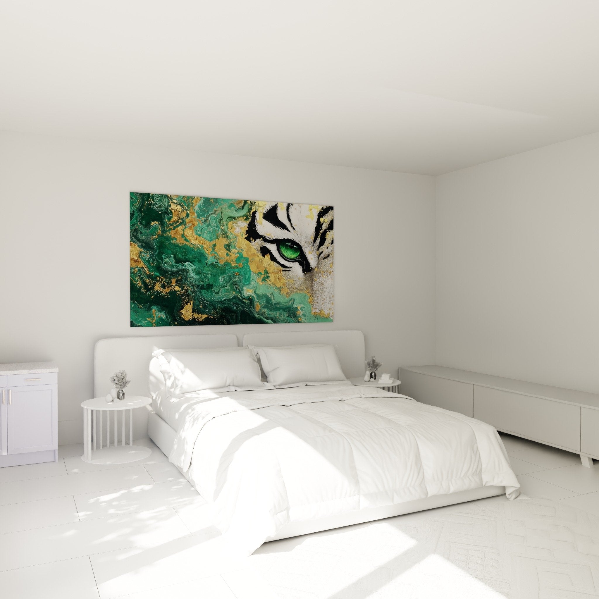 Tigergemälde in Türkis und Gold im modernen Schlafzimmer, Wanddekoration mit intensivem grünem Auge, beruhigende Atmosphäre