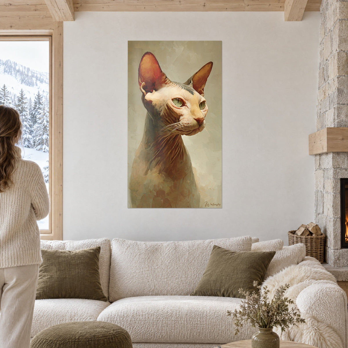 Tableau chat sphynx aux grandes oreilles rouille et yeux verts, peau rosée, fond beige, au-dessus d'un canapé dans un salon lumineux