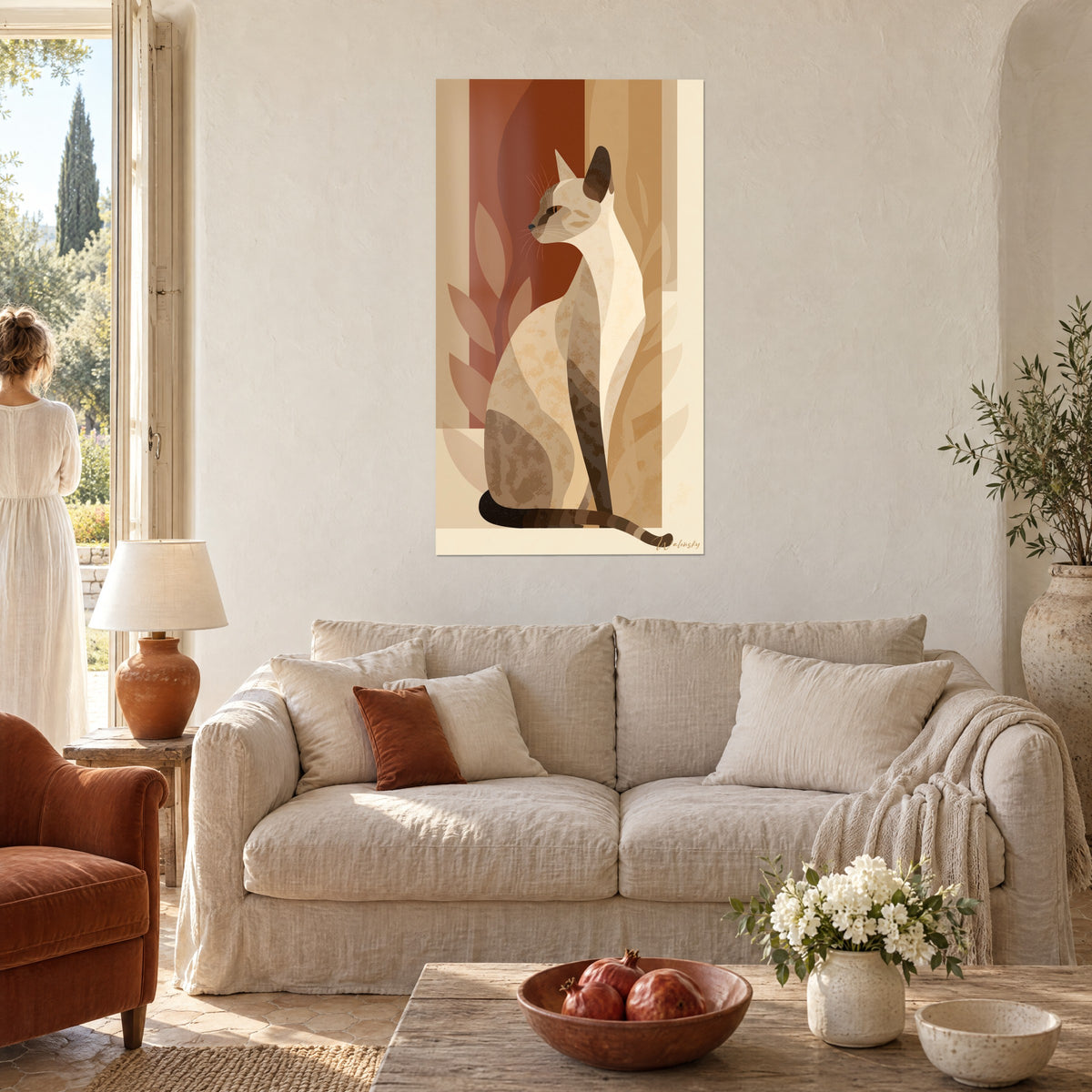 Wall art Siamese cat in profile with brown spots, rust and sand background, woman seen from behind, above a sofa in a bright living room
