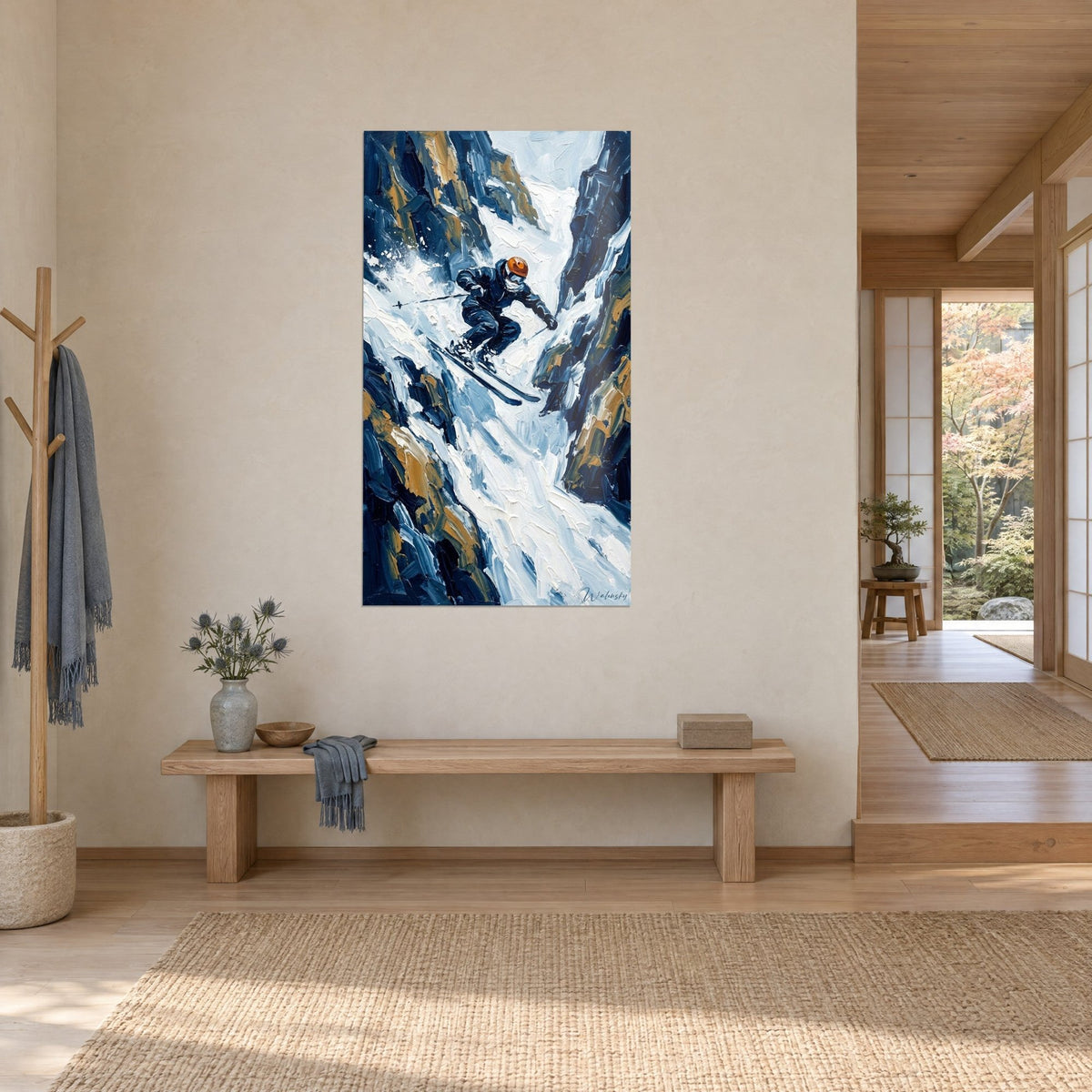 Quadro discesa nella neve fresca bianca tra pareti blu navy e ocra, pittura a spatola, su parete beige, vista di tre quarti
