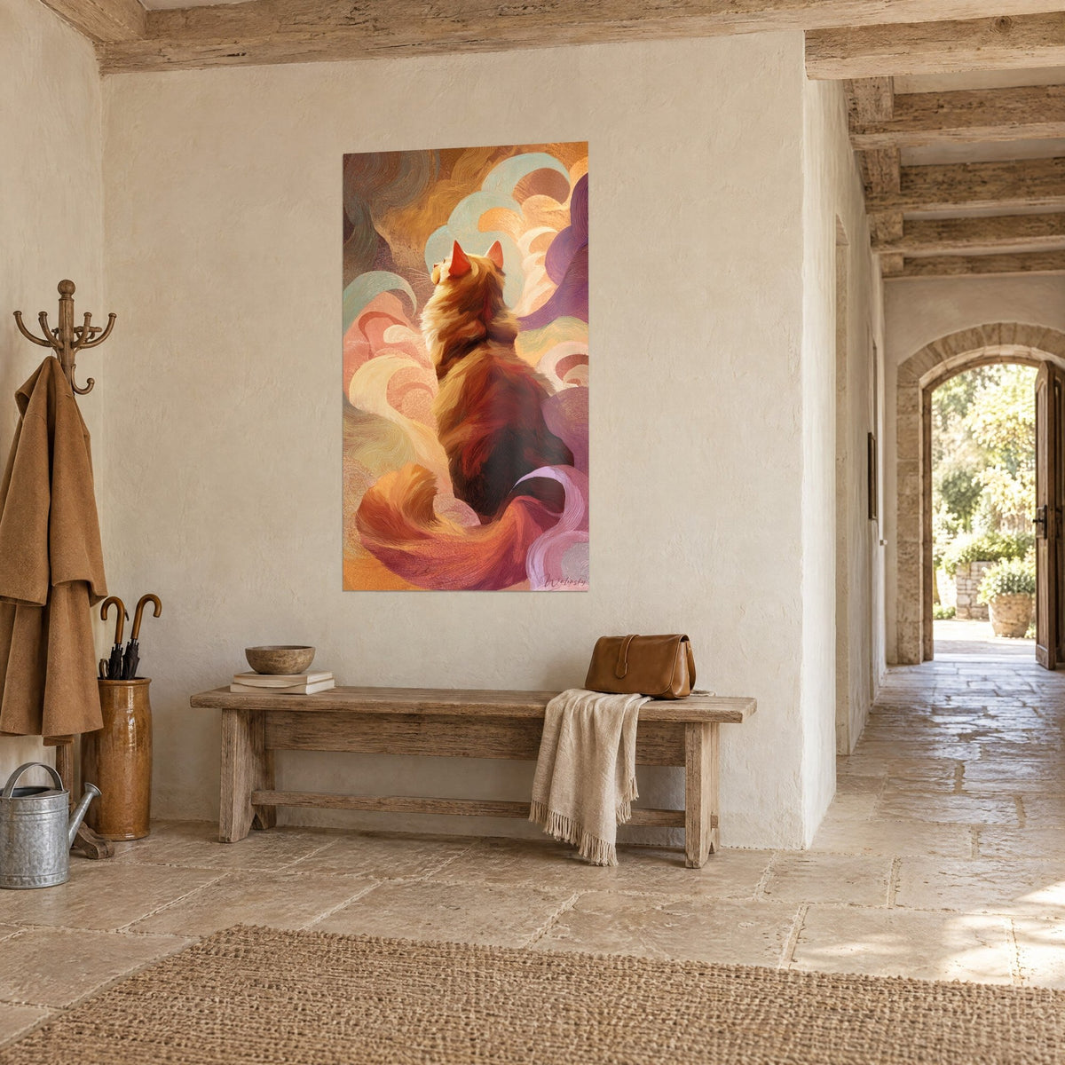 Tableau félin à longue fourrure cuivrée, nuages rose pêche et sauge, dans l'entrée en pierre d'une maison de campagne