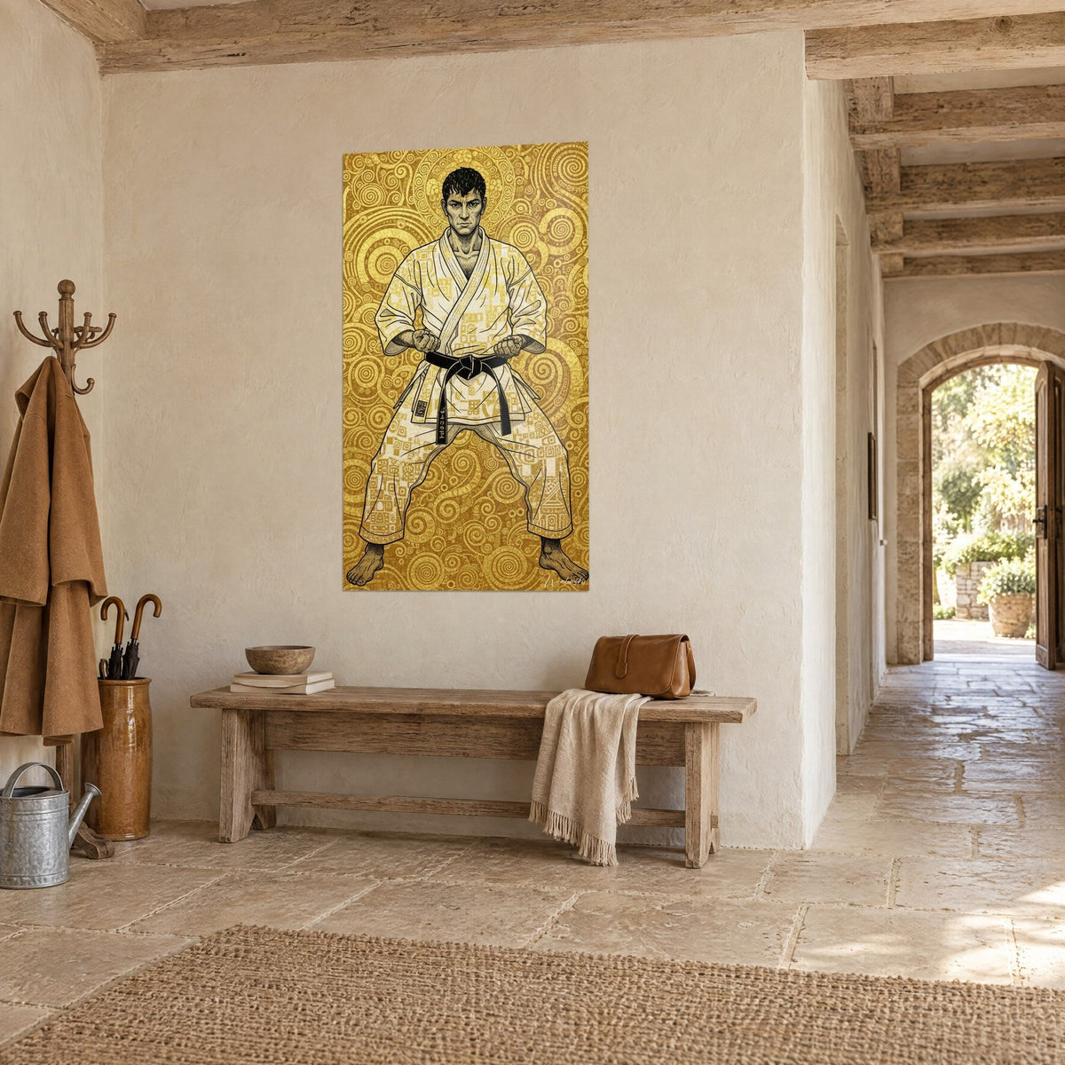 Quadro di un guerriero di karate in posizione bassa, kimono avorio e spirali dorate, muro di pietra e panca in legno, corridoio a volta