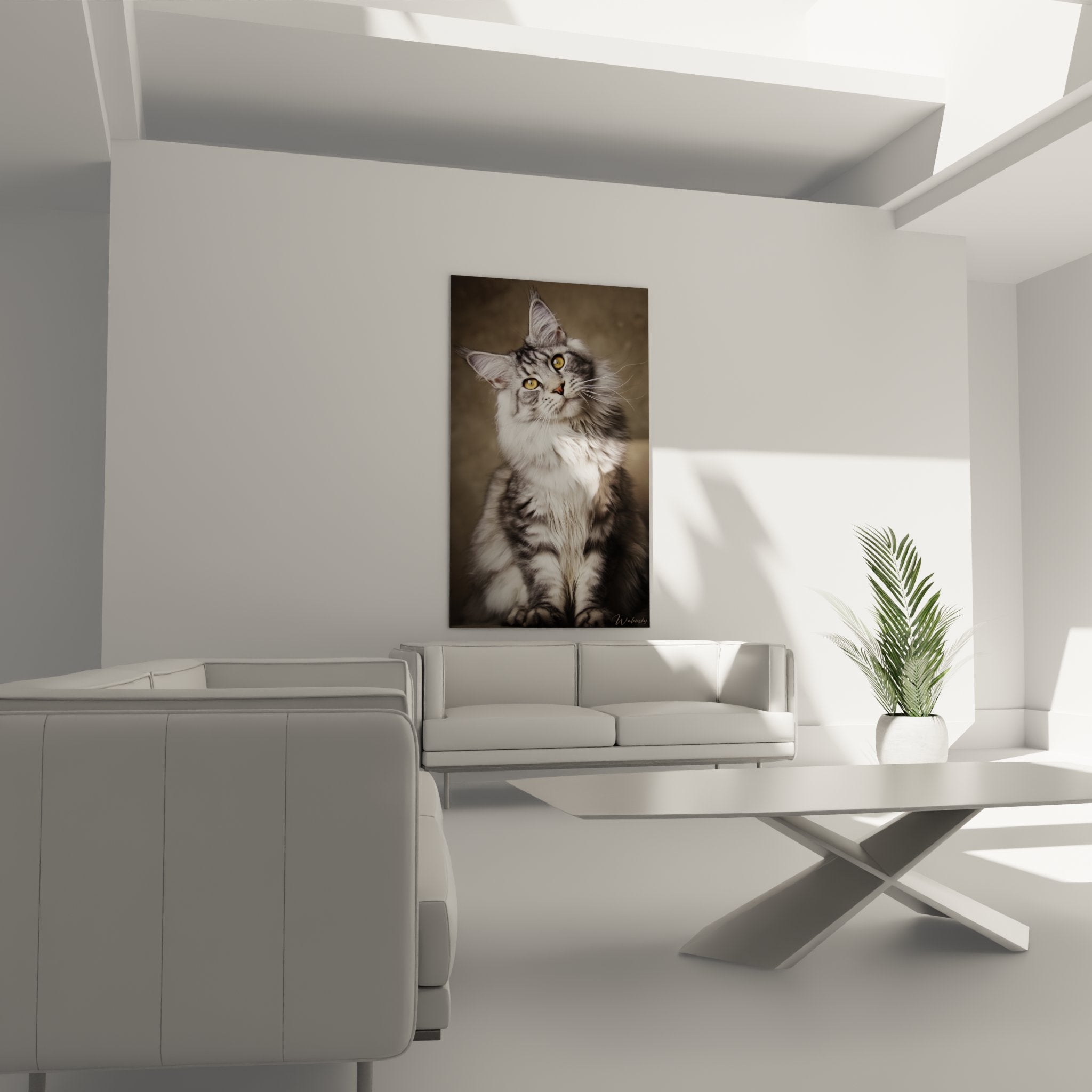 Gros plan du tableau Maine Coon montrant les details du pelage argente et des yeux dores expressifs