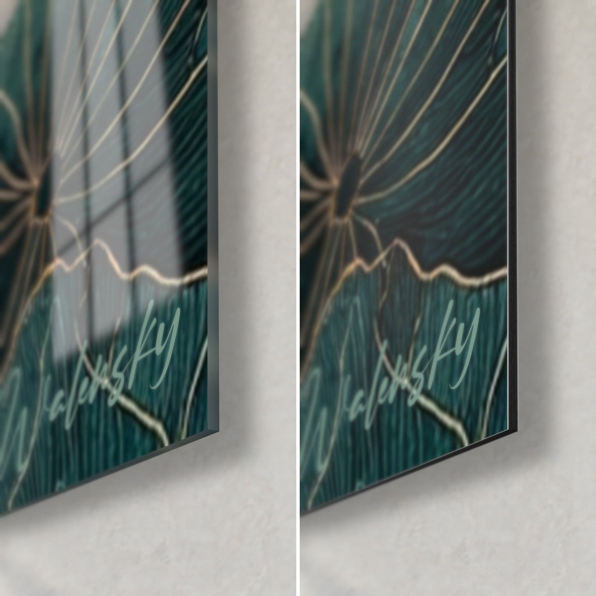 Tableau lotus crème et feuille vert profond, coin bas droit : verre acrylique brillant à gauche, alu Dibond mat à droite, tranche de 3 mm