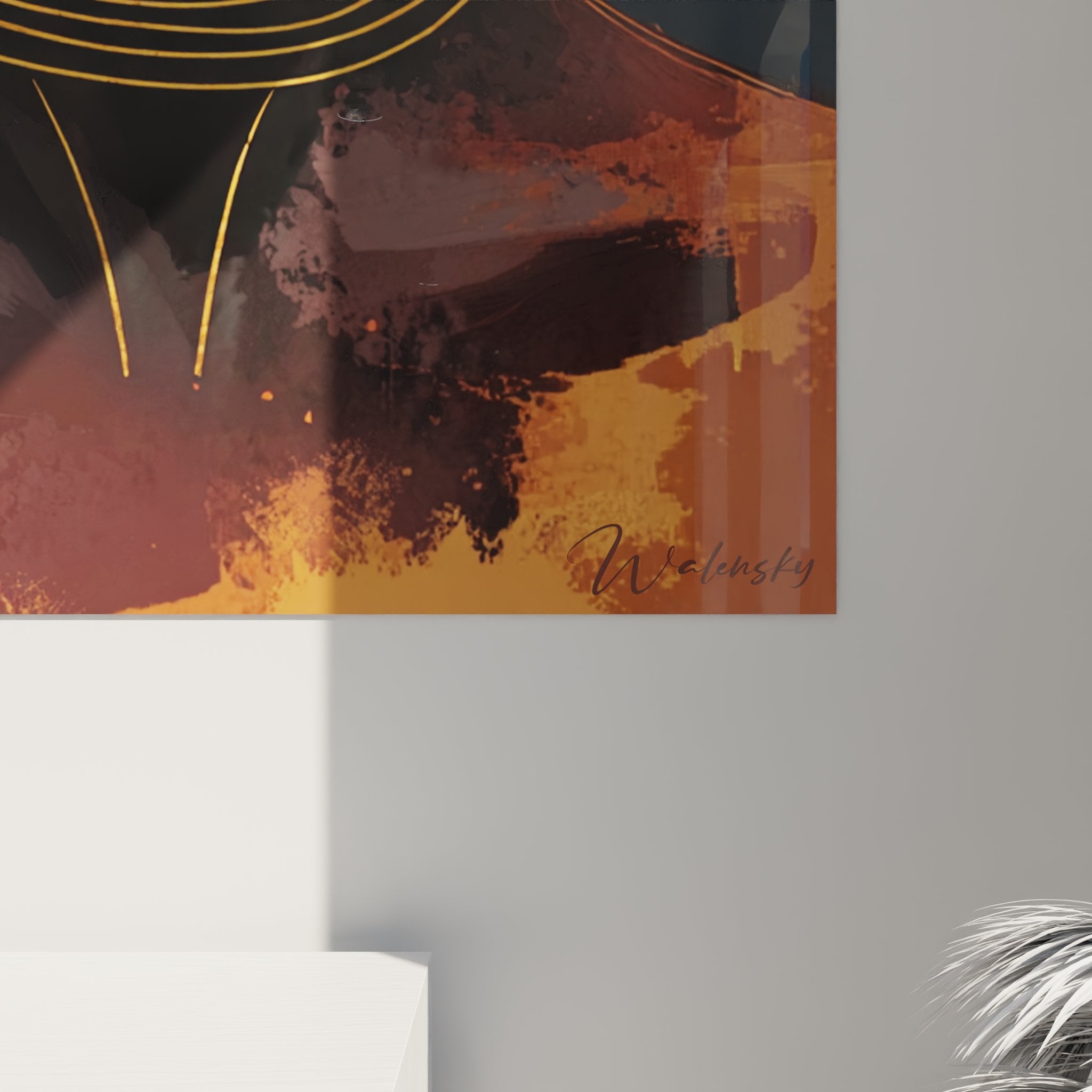 Übersicht des goldenen afrikanischen Kunstgemäldes an moderner Wand zur Innenraumdekoration