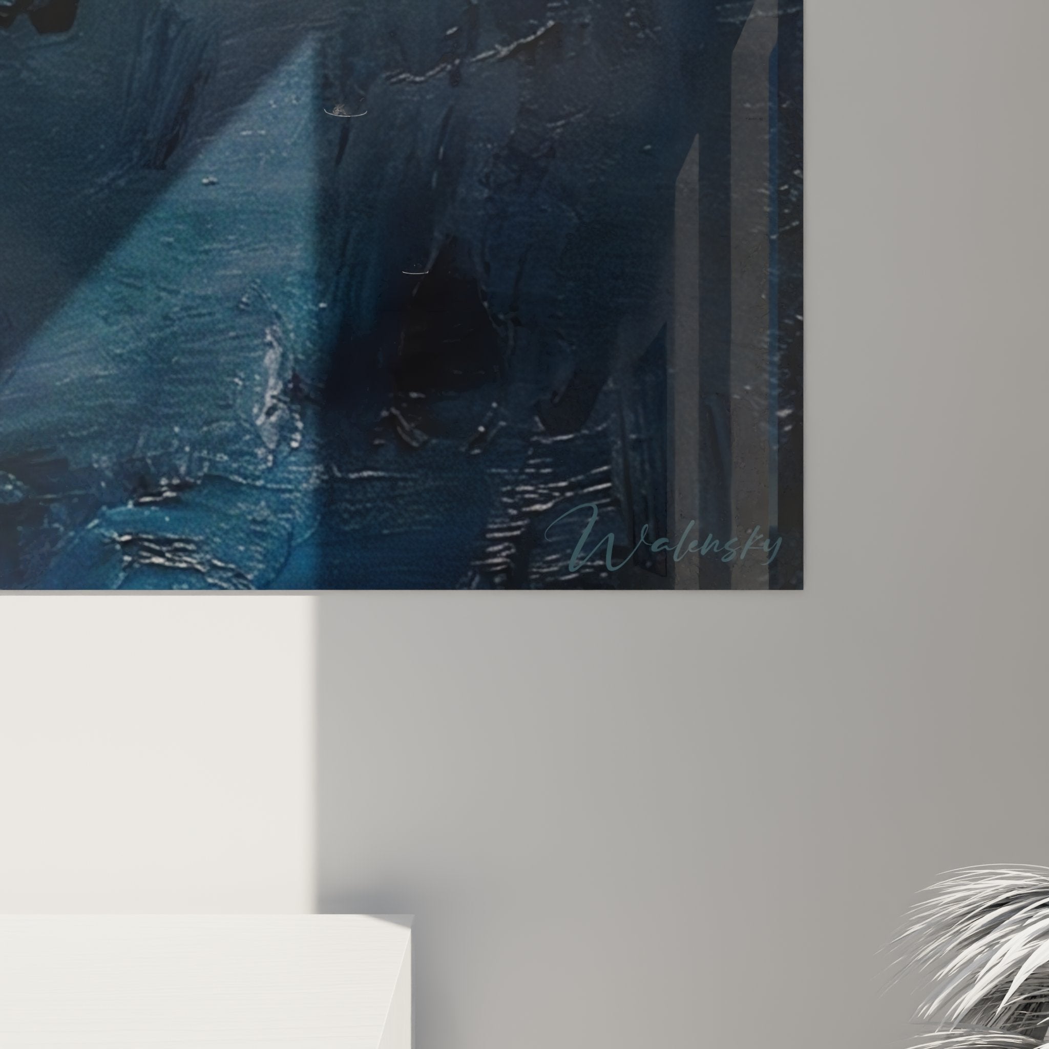 Gesamtansicht des Freitaucher-Wandbildes in einem zeitgenössischen Wohnzimmer mit maritimer Dekoration